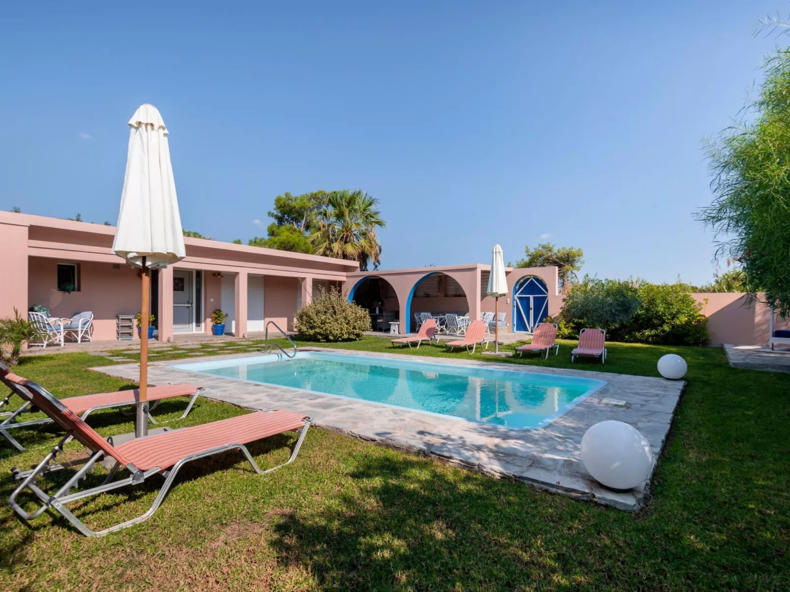 Wunderschöne Ferienvilla Sofia 2-Buiten