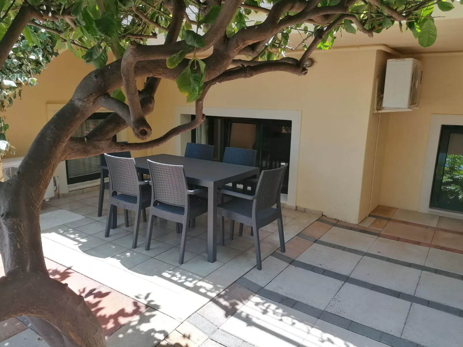 Wohnung "Zitronenbaum-Terrasse"-Buiten