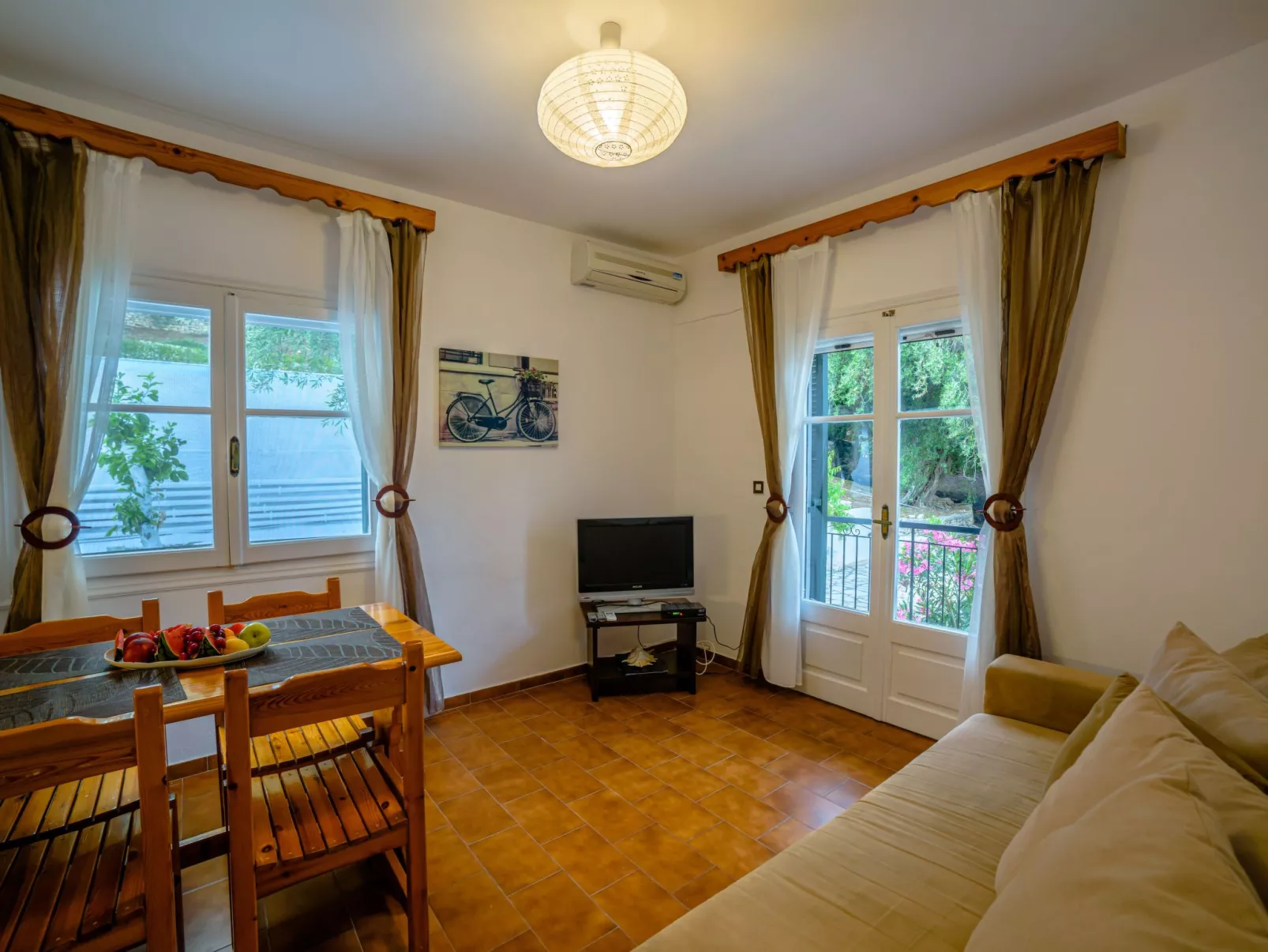 In Nisaki mit Pool-Binnen