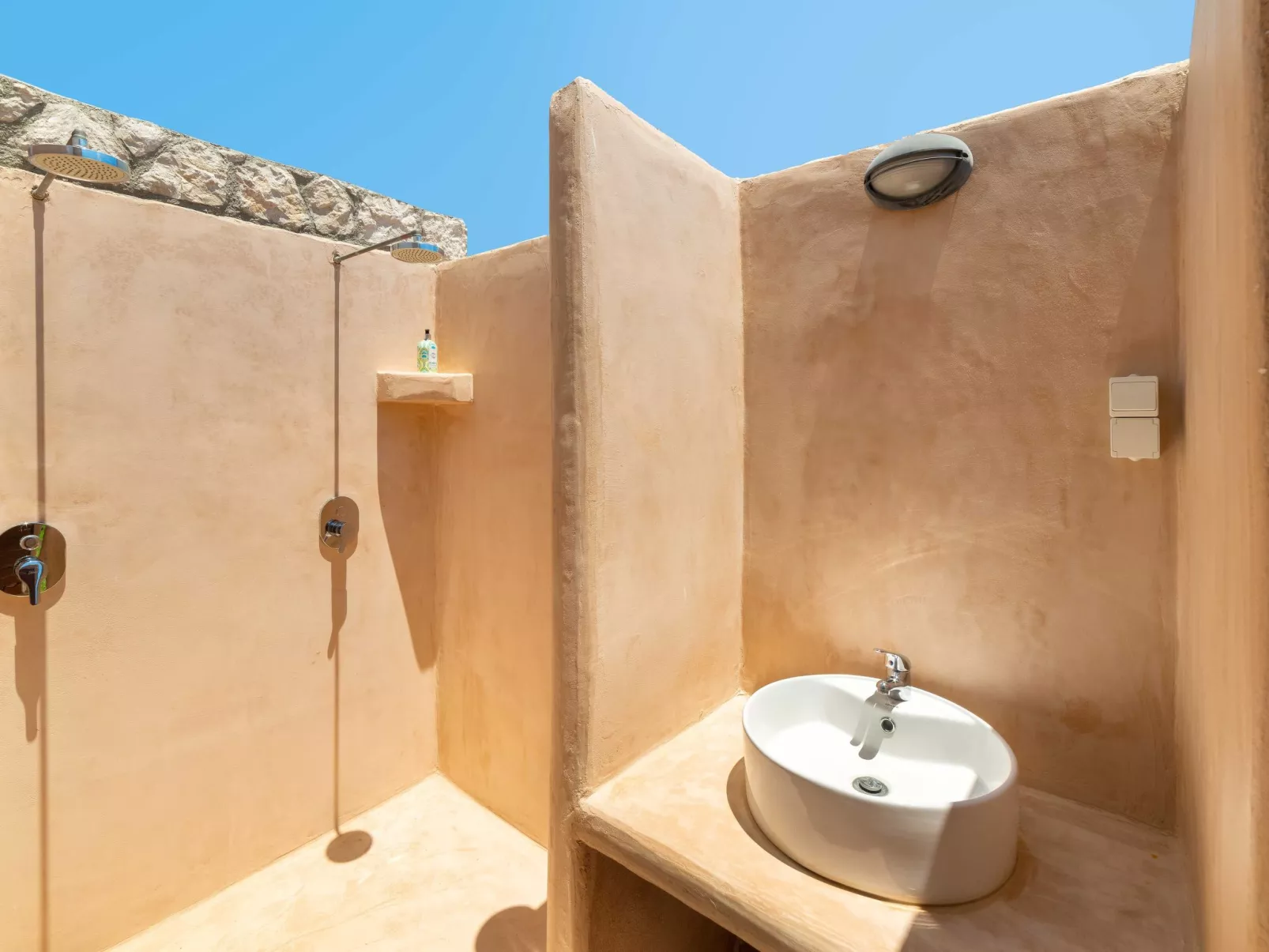 In Kolympia mit privatem Garten-Buiten