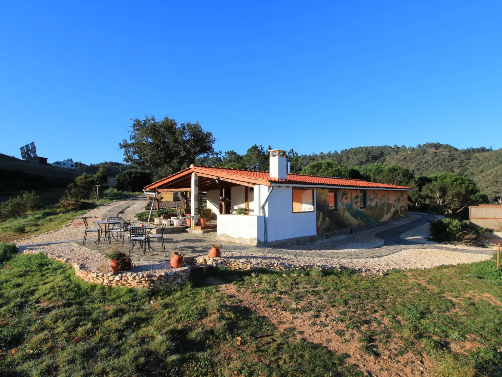 "The Recycle Art" mit Terrasse-Buiten