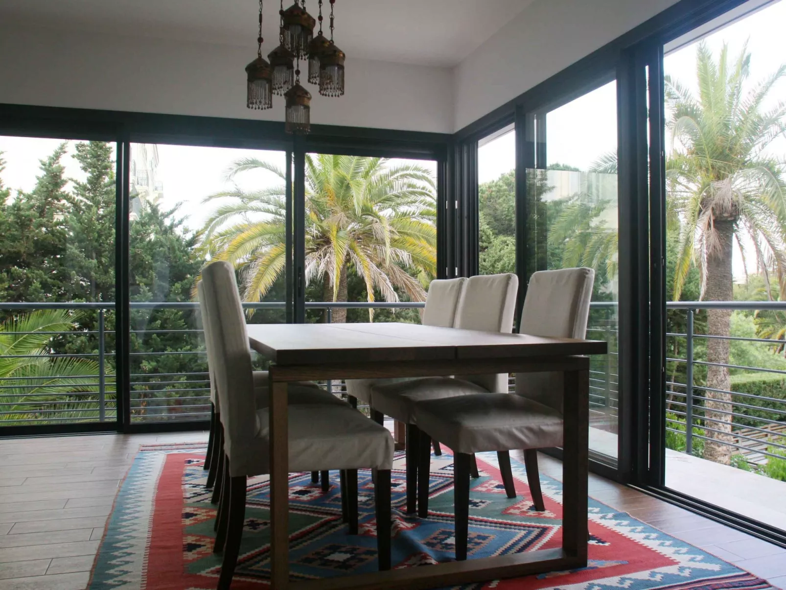 Appartement mit Infinity-Pool-Binnen