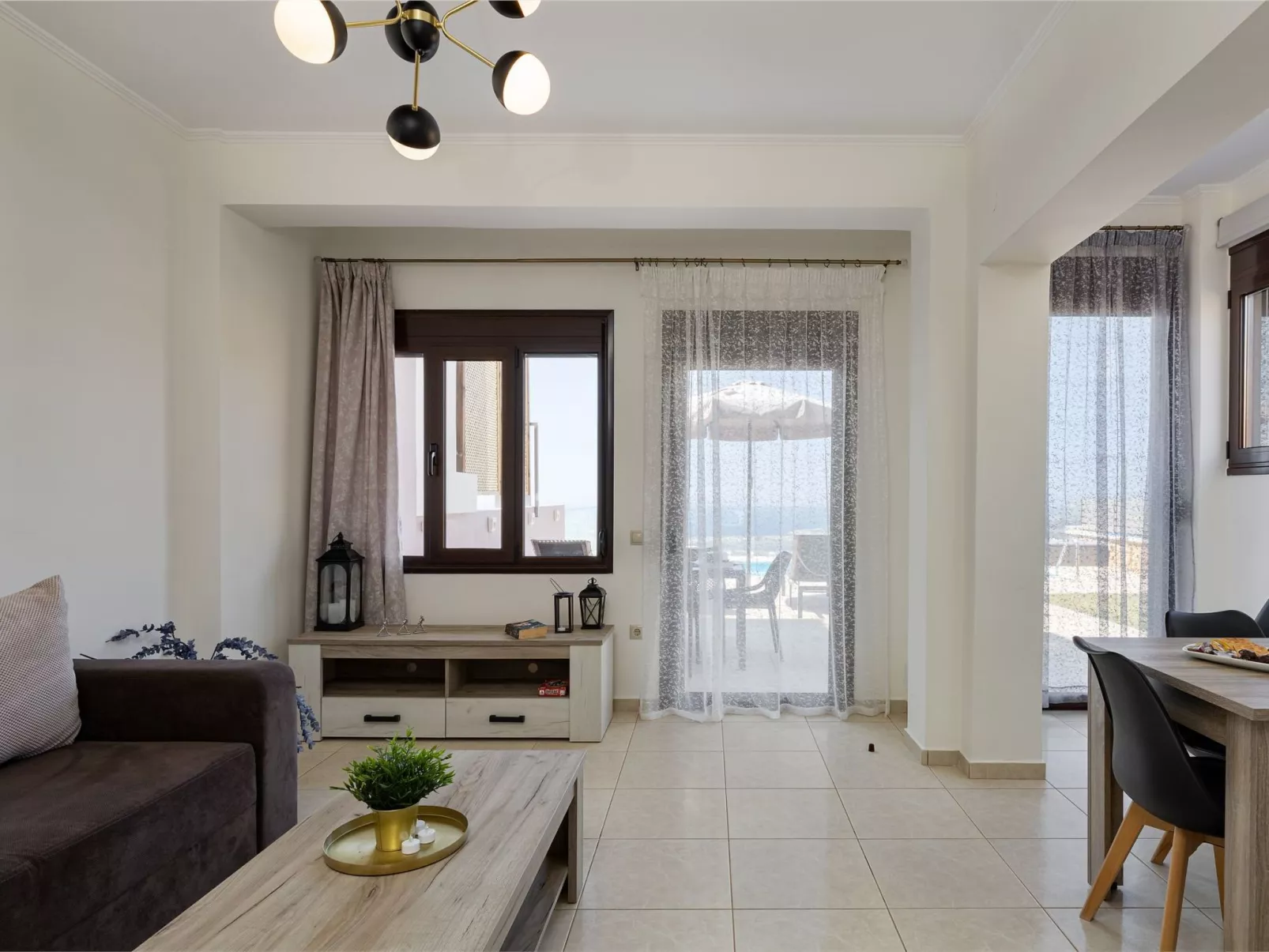 "Villa Nektar" mit privatem Pool-Binnen