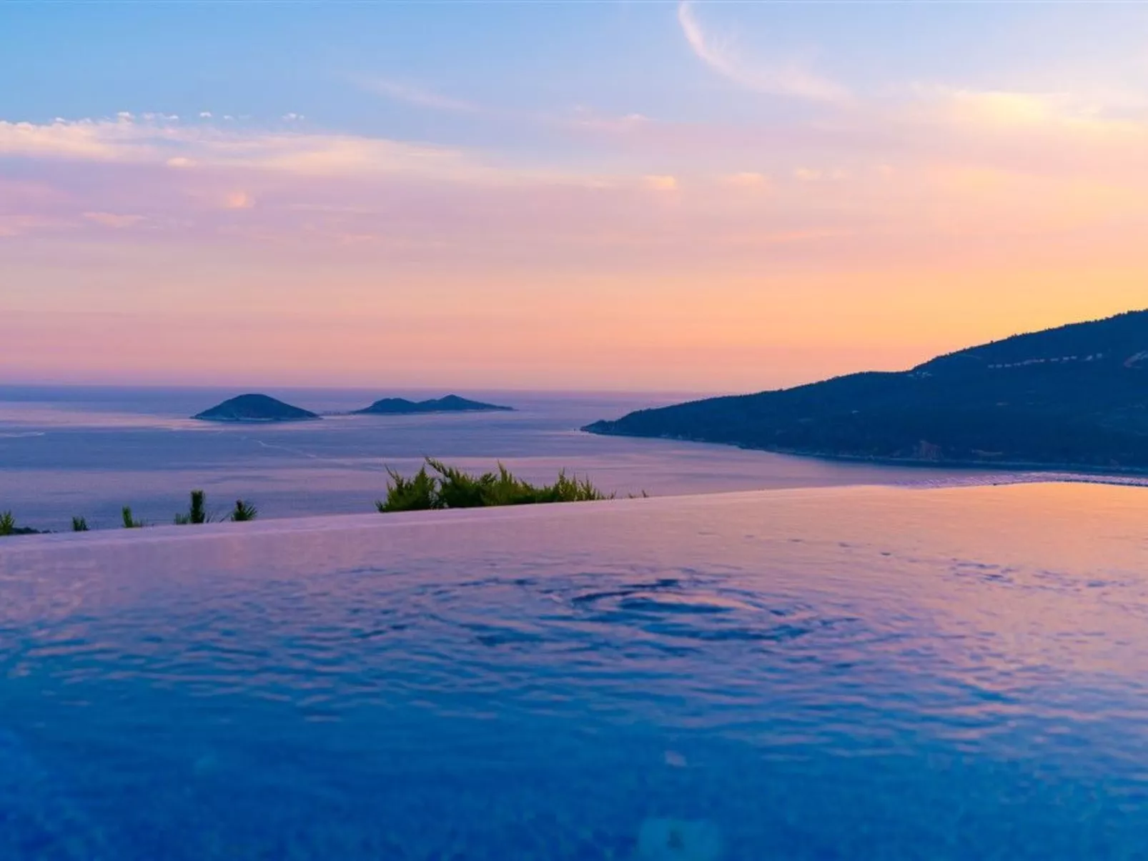 Villa Blueline mit Pool und Meerblick, im Zentrum-Buiten