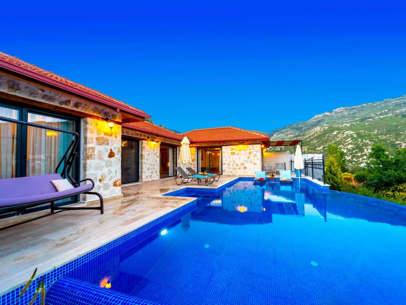 Rustikale Natursteinvilla mit Bergblick in Kalkan-Buiten