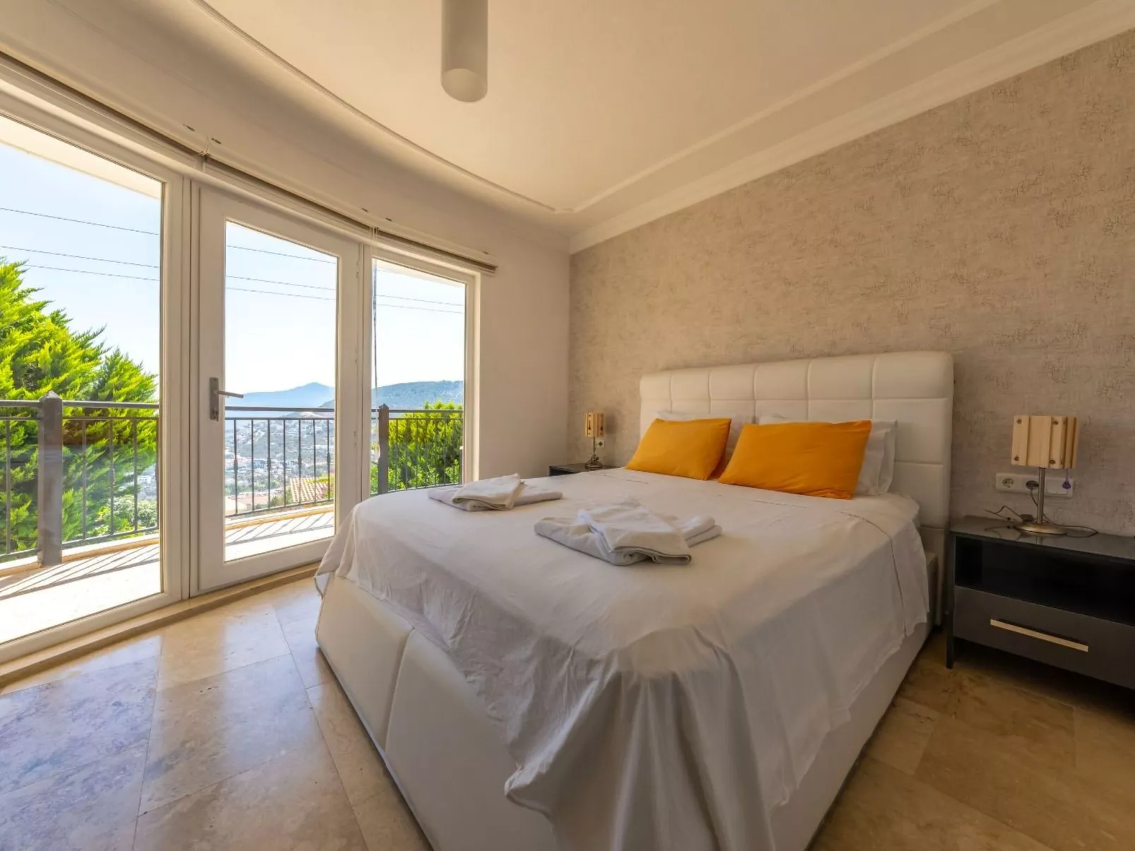 Steinhaus Villa direkt im Zentrum von Kalkan-Binnen