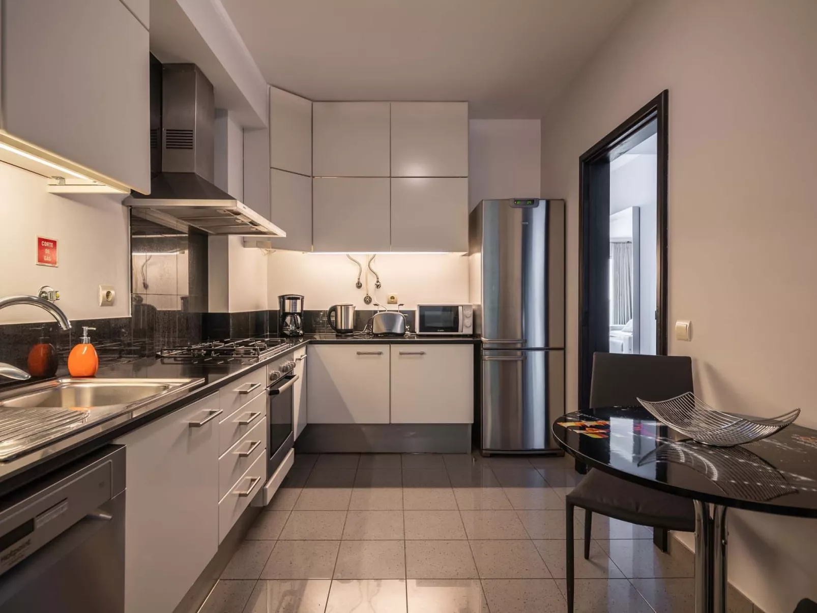 Modernes Terrassenapartment am Meer-Image-tags.info