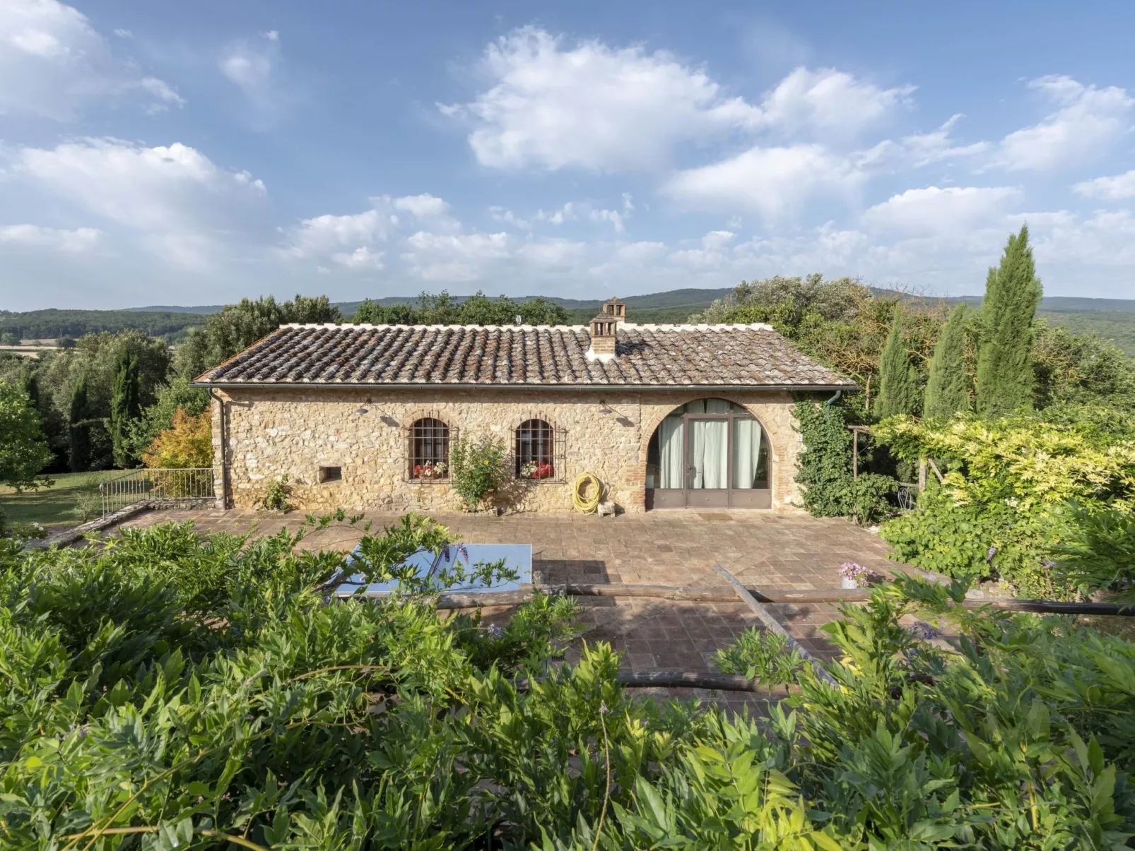 Gartenrotschwanzmascie-Buiten