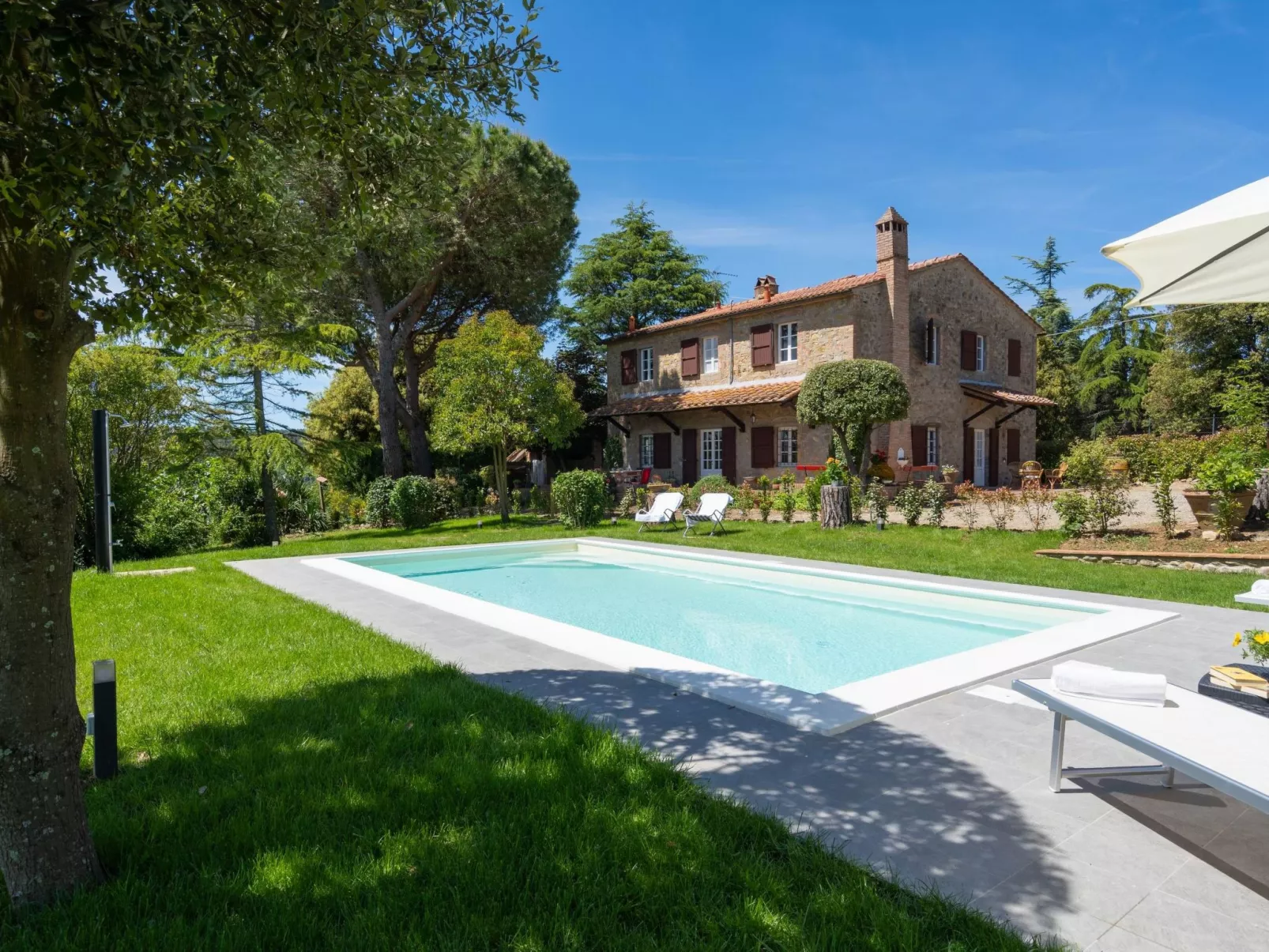 Villa 'Edi' mit eigenem Pool-Buiten