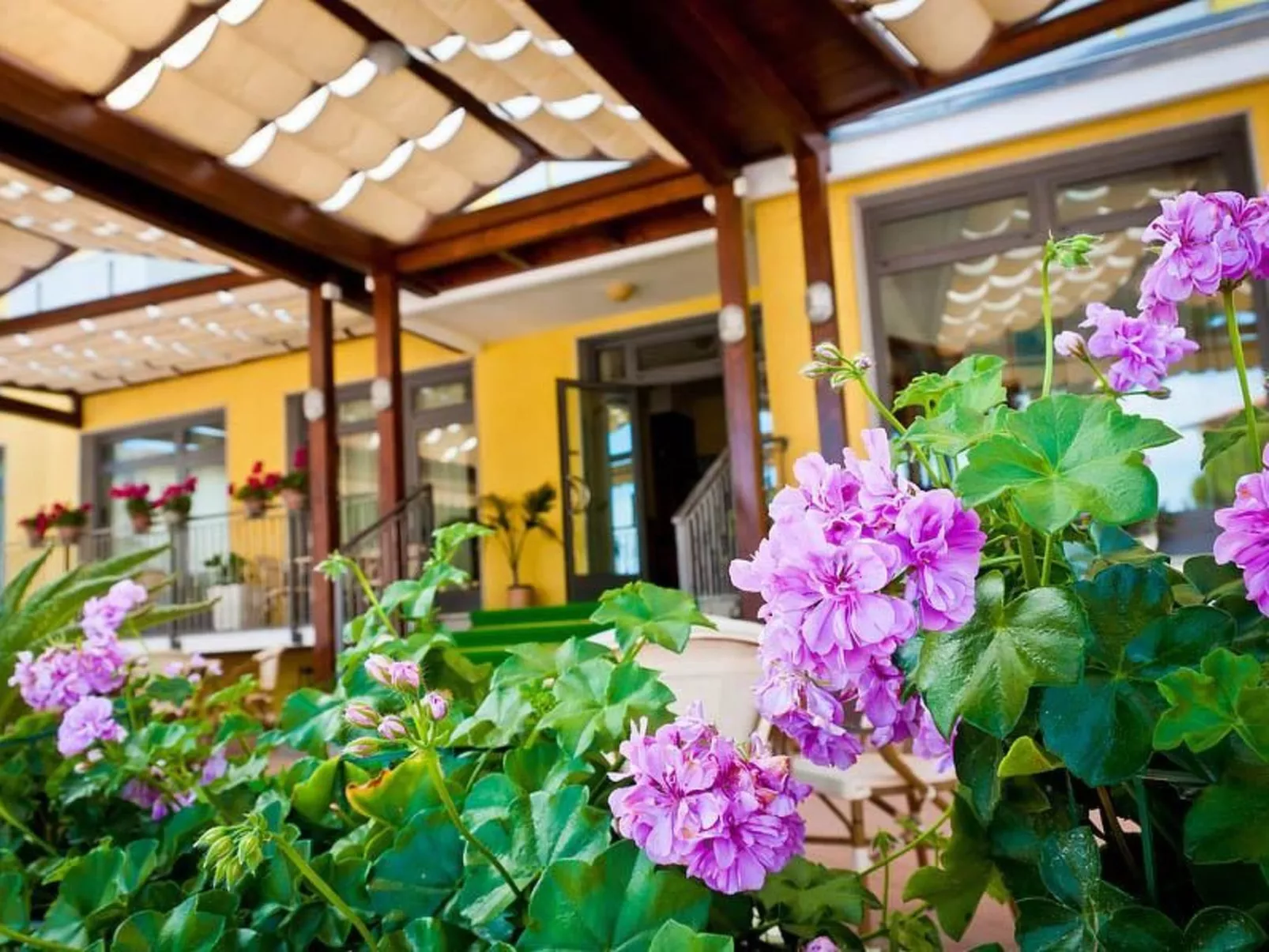 'Milan' mit Balkon-Buiten