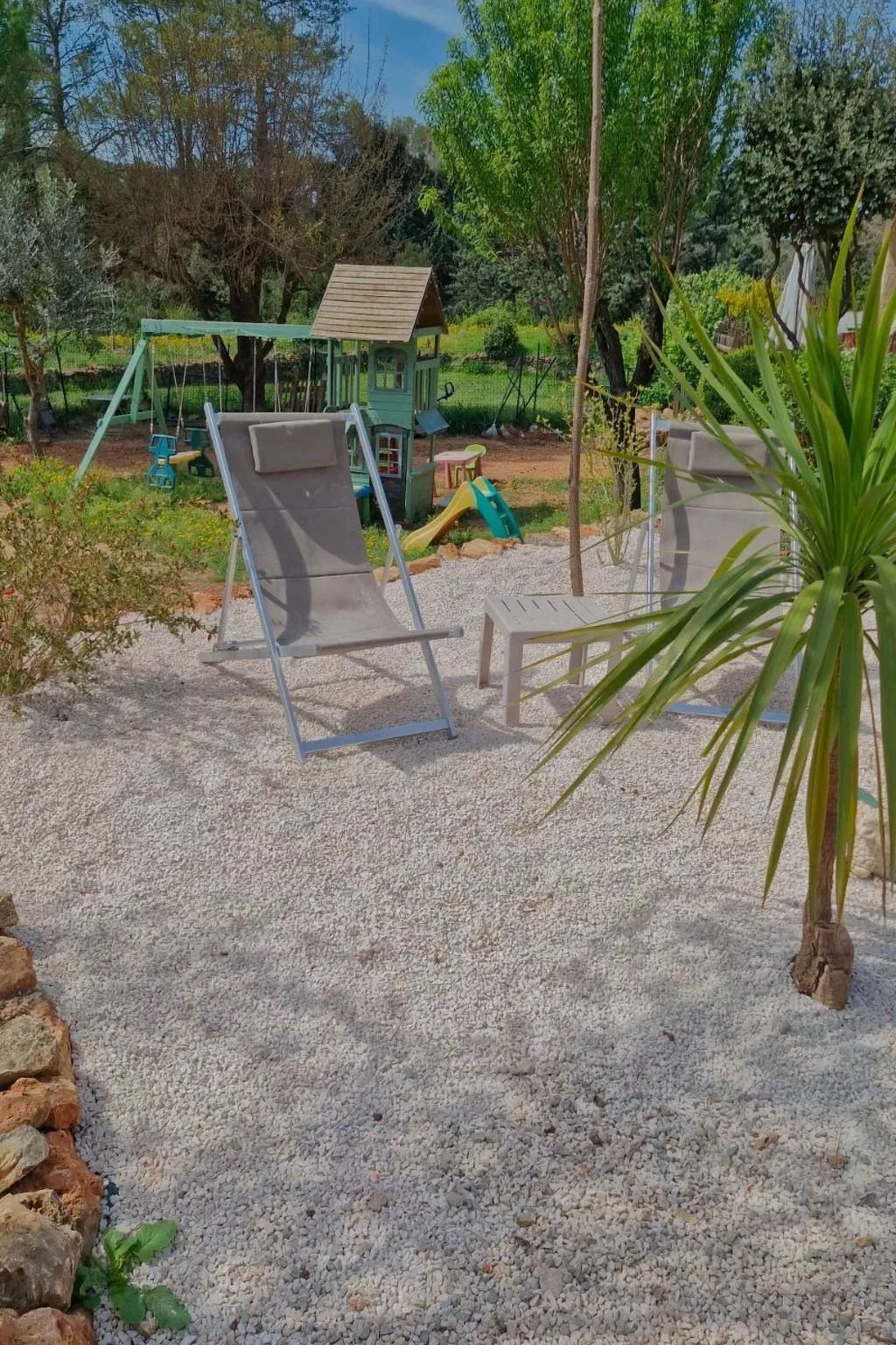 "La CIgale" mit Schwimmbad-Buiten