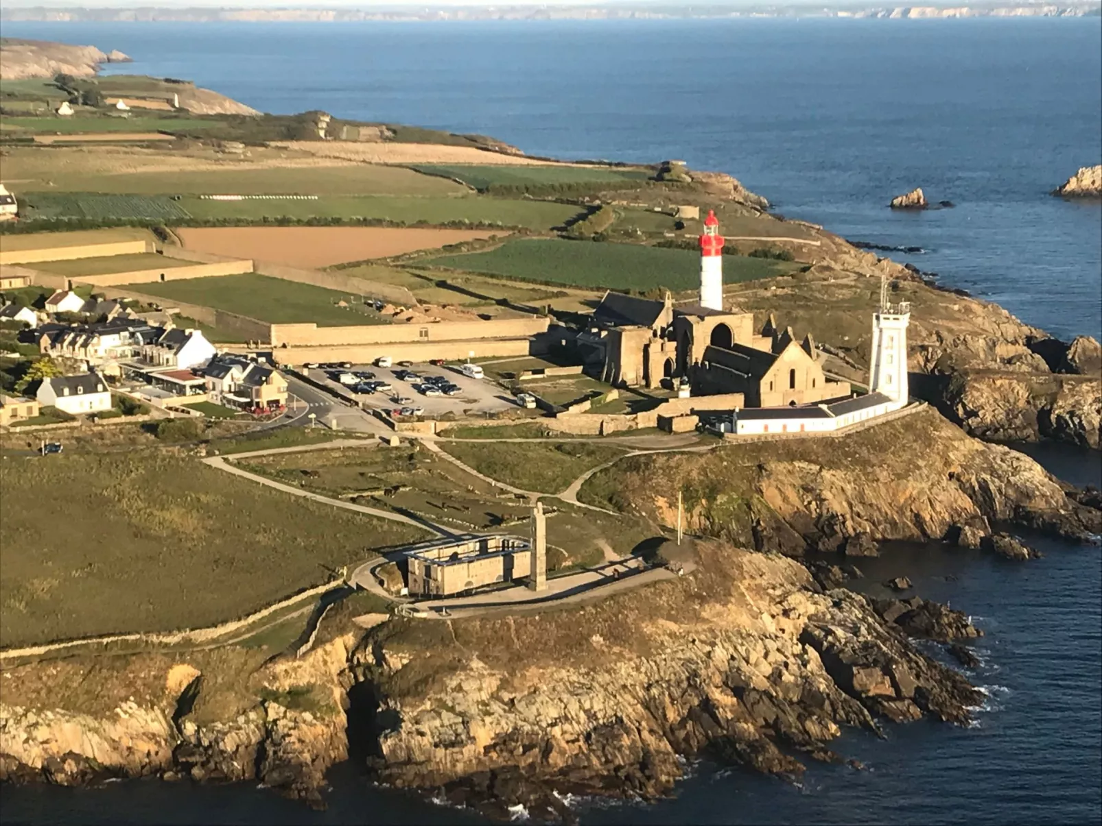 Charmantes Haus mit privatem Jacuzzi in der Bretagne-Buiten