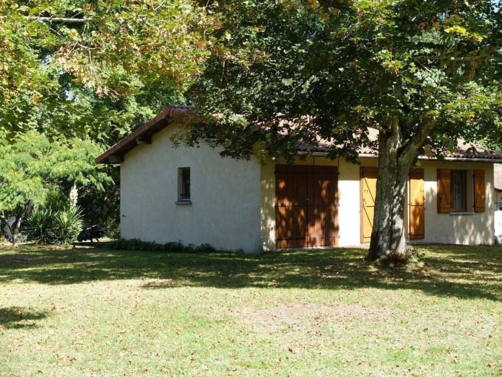 Gemütliches Ferienhäuschen im Grünen mit Terrasse-Buiten