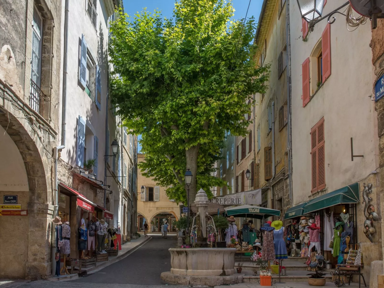 Les amandiers-Buiten