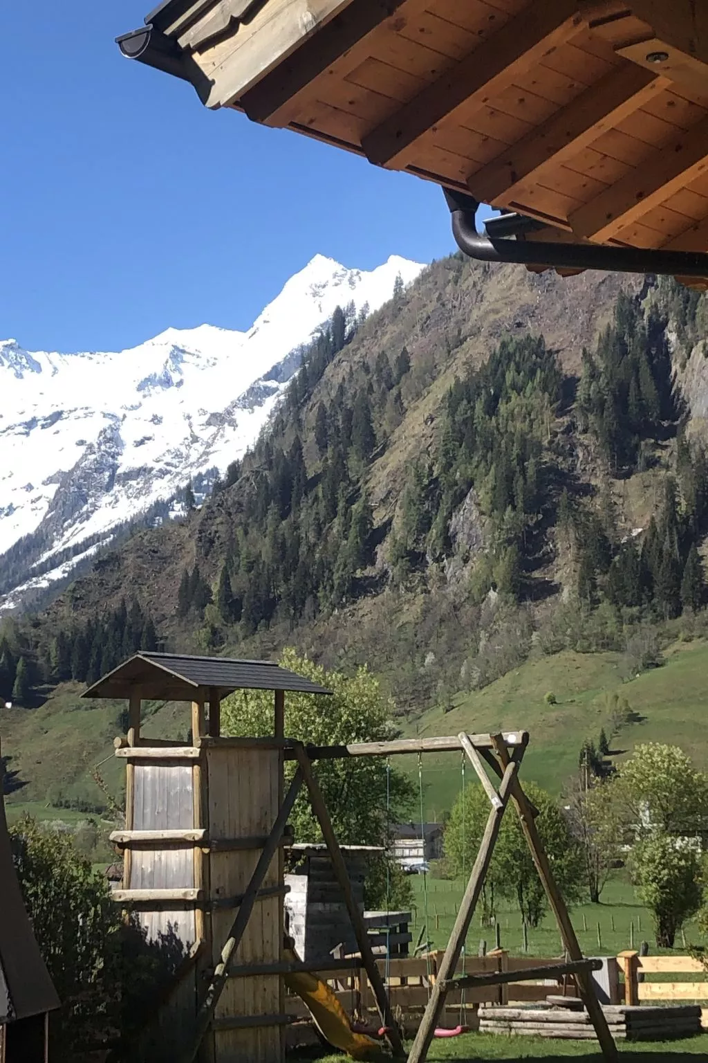 Villa mit Garten, Terrasse und Grill-Buiten