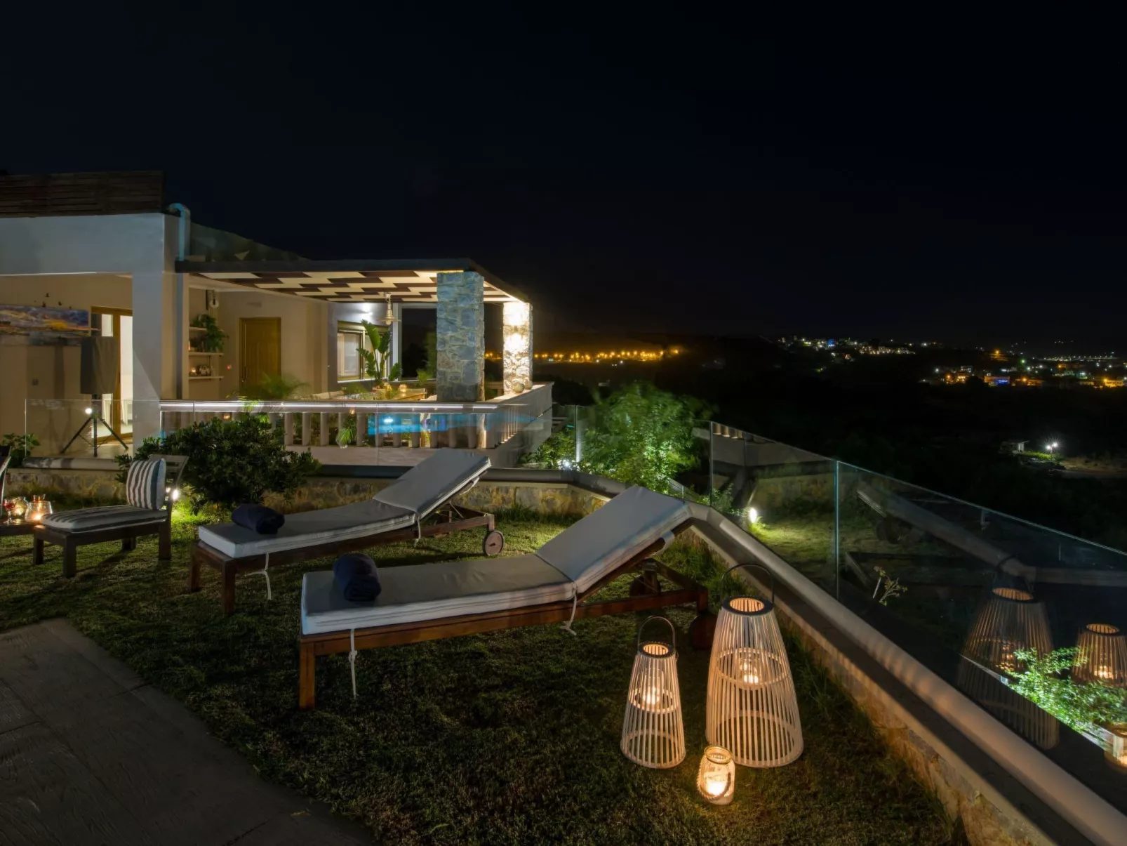 Ferienvilla mit Garten, Grill und Terrasse-Buiten