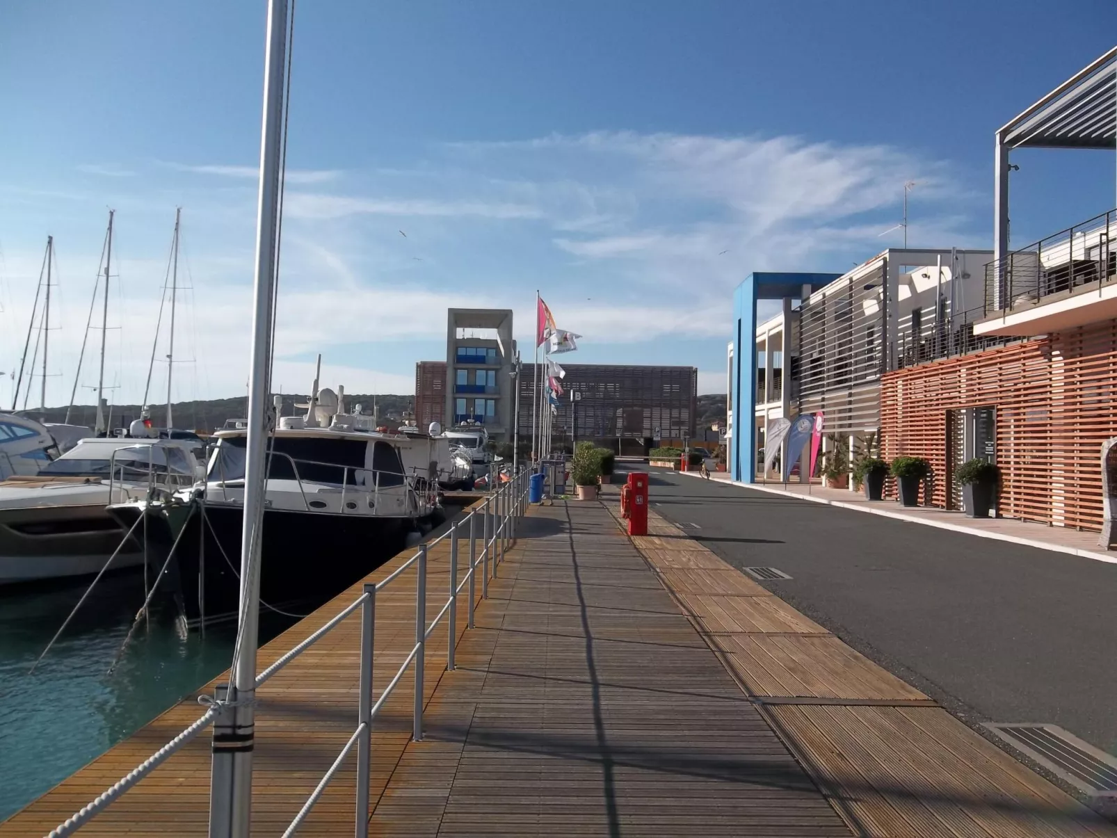 Wohnung mit Garten, Grill und Terrasse-Buiten