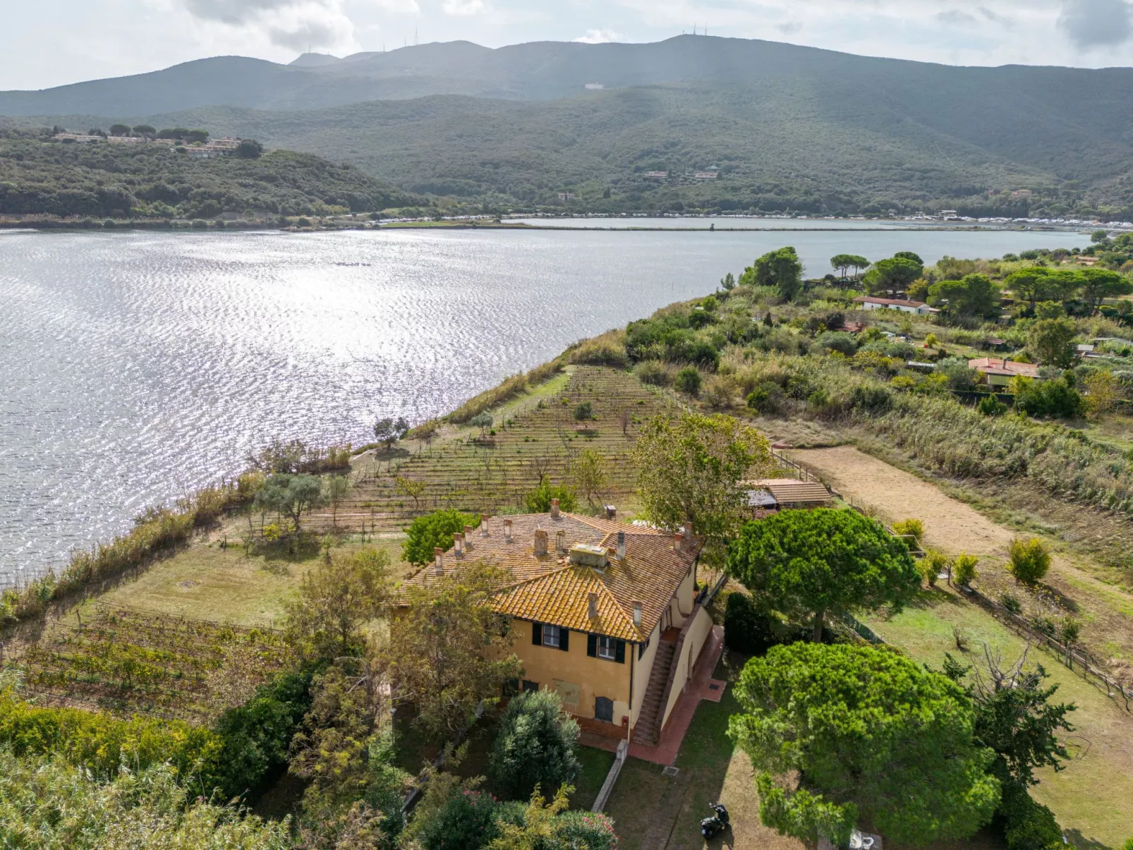 Rustikales Bauernhaus nur einen Steinwurf vom Meer entfernt-Buiten