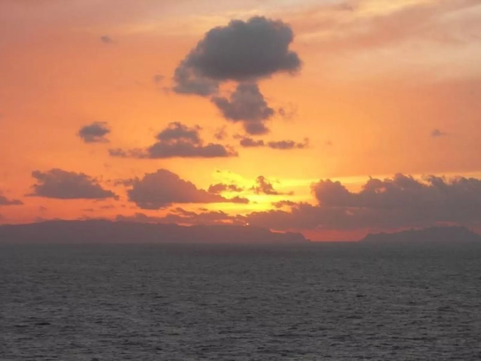 Appartement mit Aussicht auf das Wasser-Image-tags.info