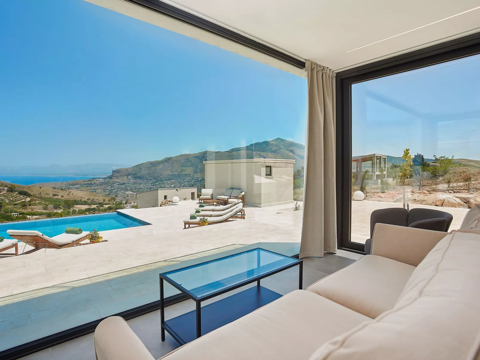 'Villa Muntaja' mit privatem Pool-Binnen