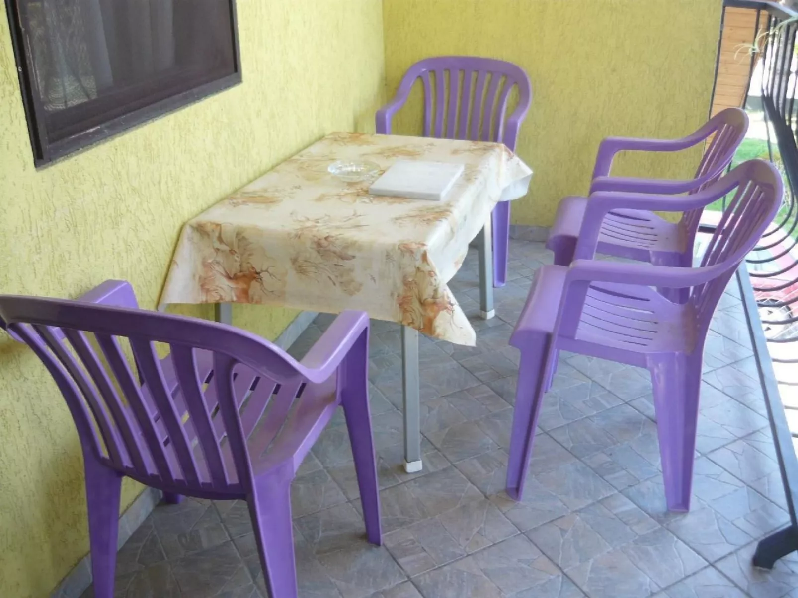 Mit möblierter Terrasse-Binnen