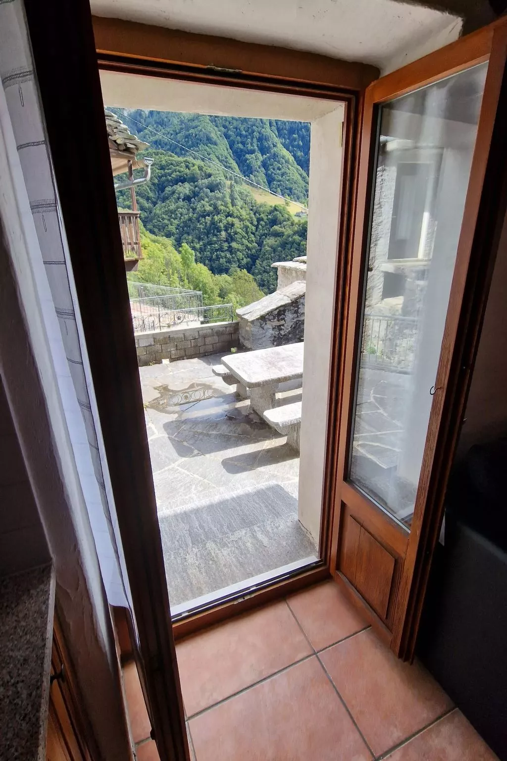 Chalet in den sonnigen Schweizer Südalpen-Buiten