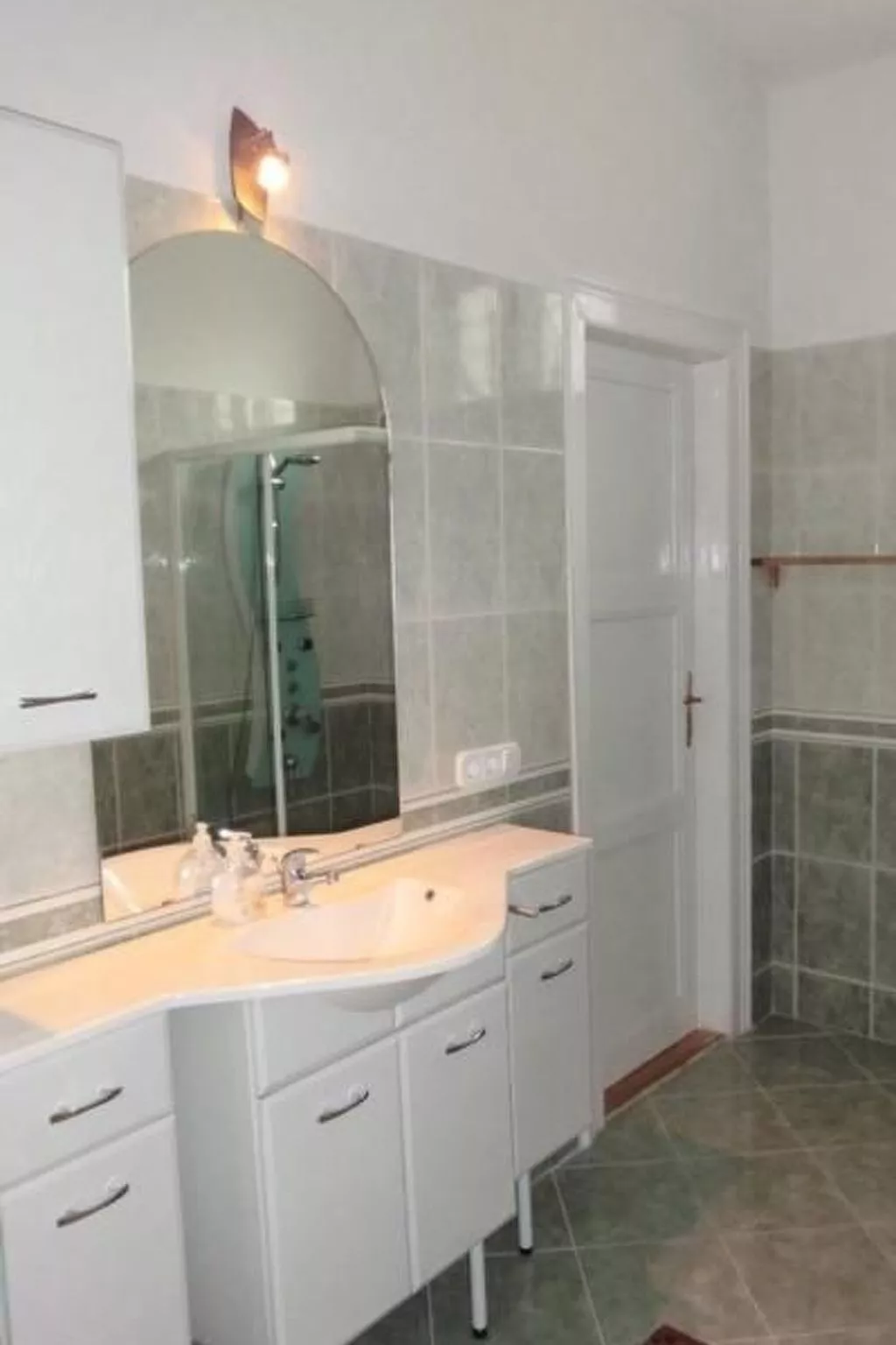 Haus in Budapest-Image-tags.info