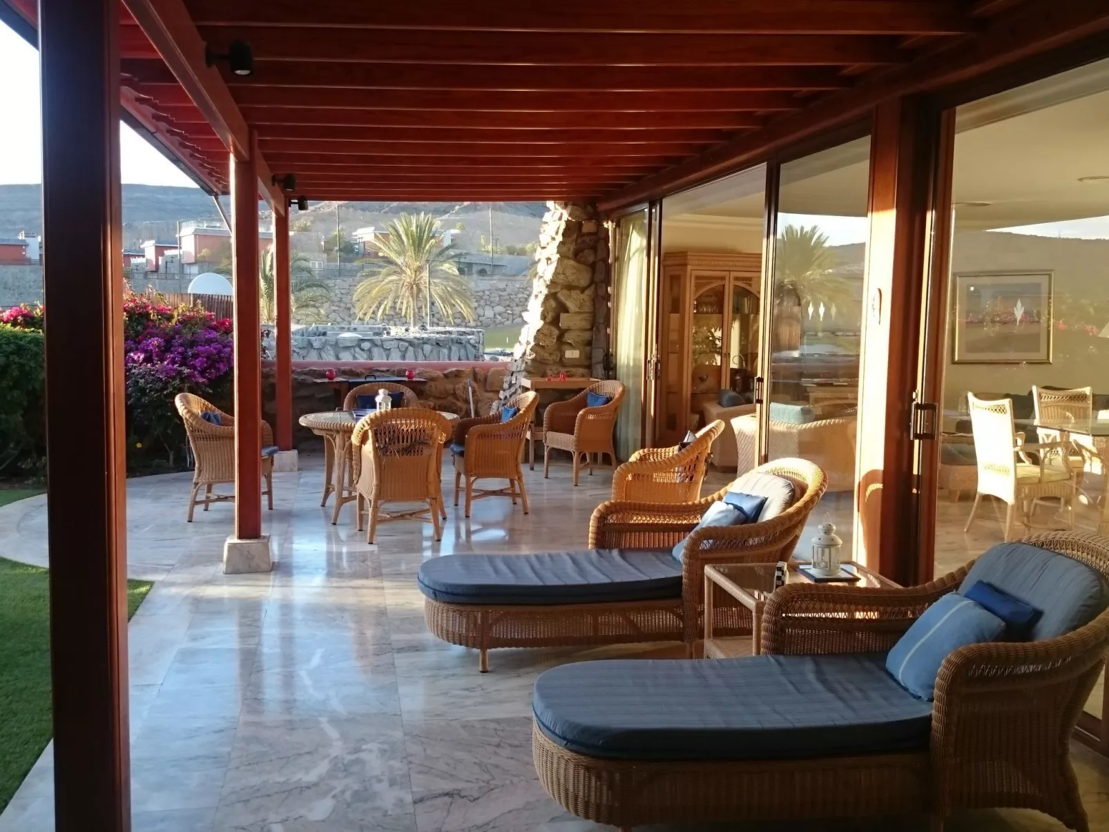 Villa mit Garten, Pool , Grill und Terrasse-Buiten