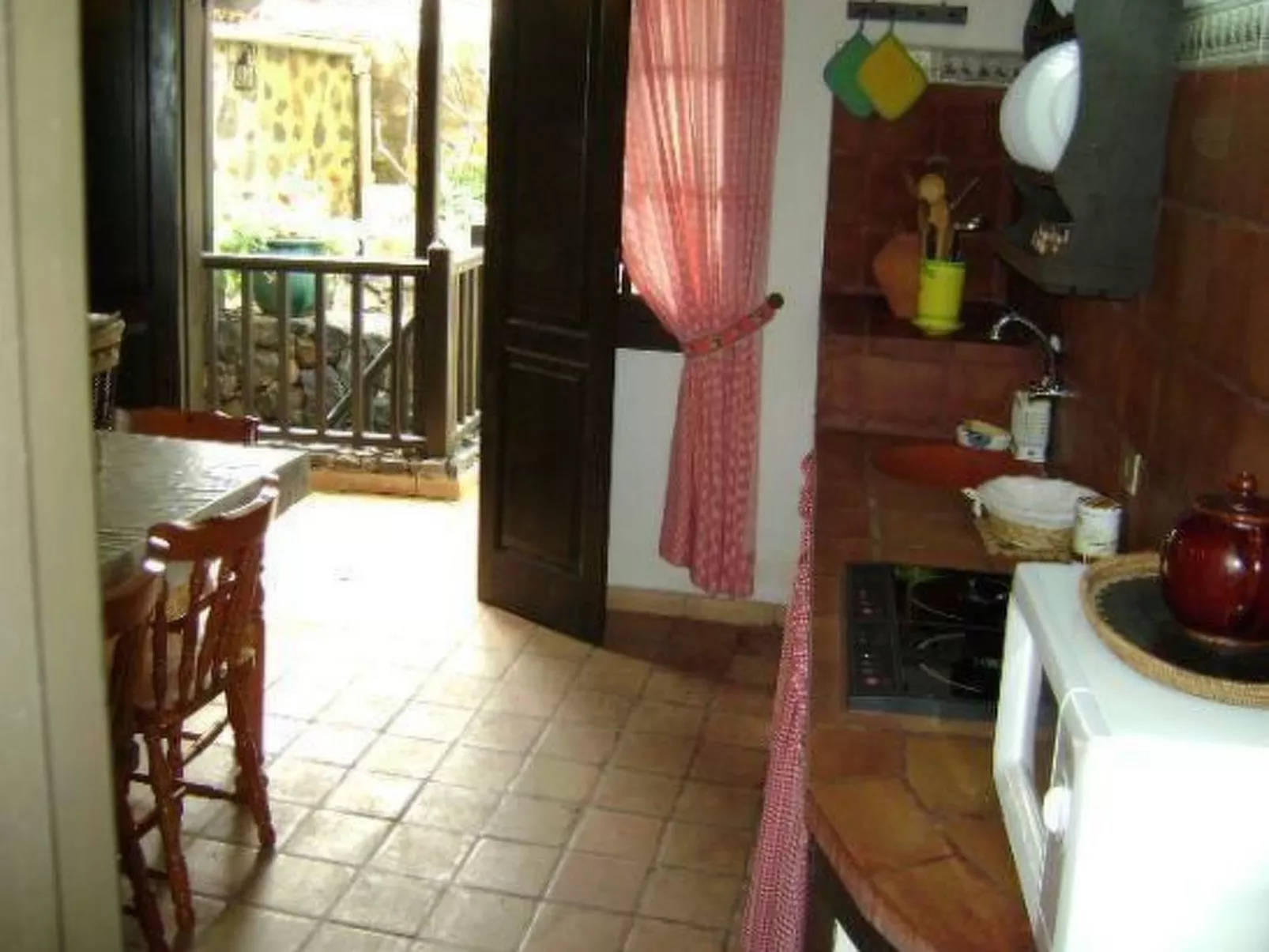 Haus mit Schwimmbad-Whirlpool in ruhiger Umgebung.-Image-tags.info