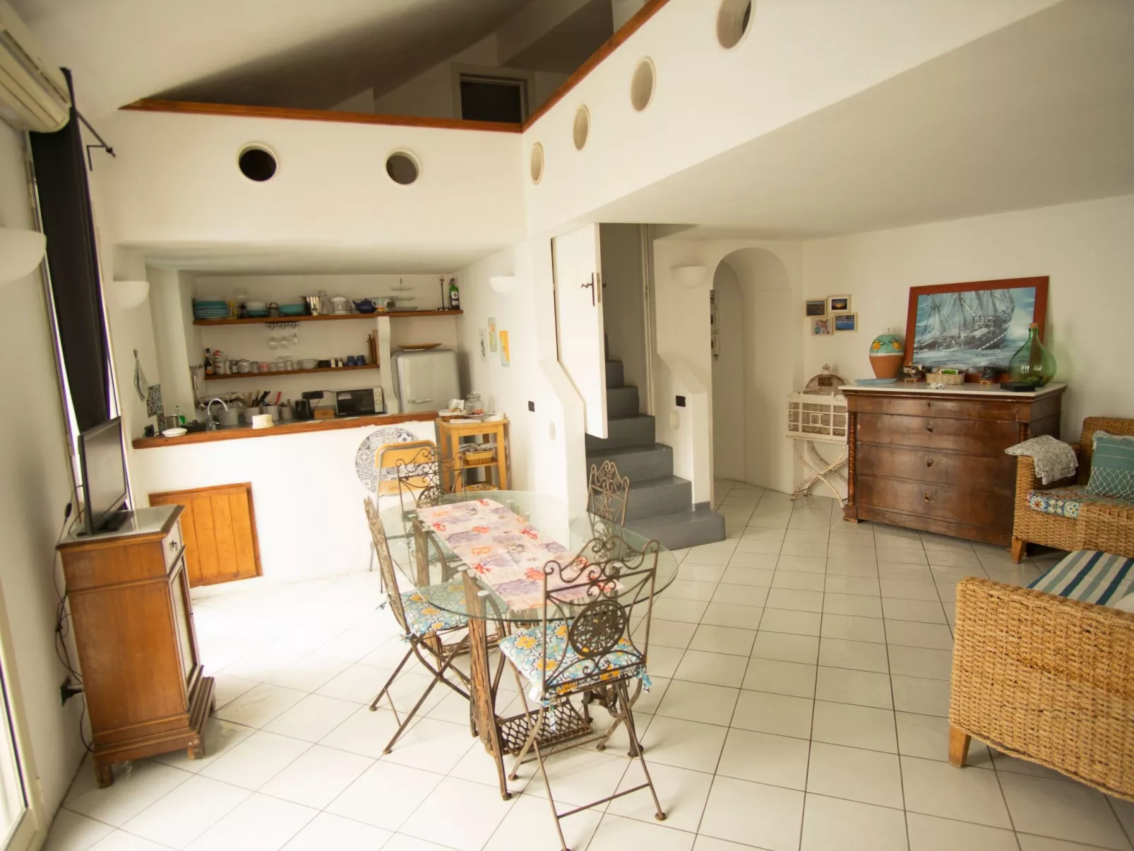 Villa mit Blick auf das Meer an der Amalfiküste-Image-tags.info