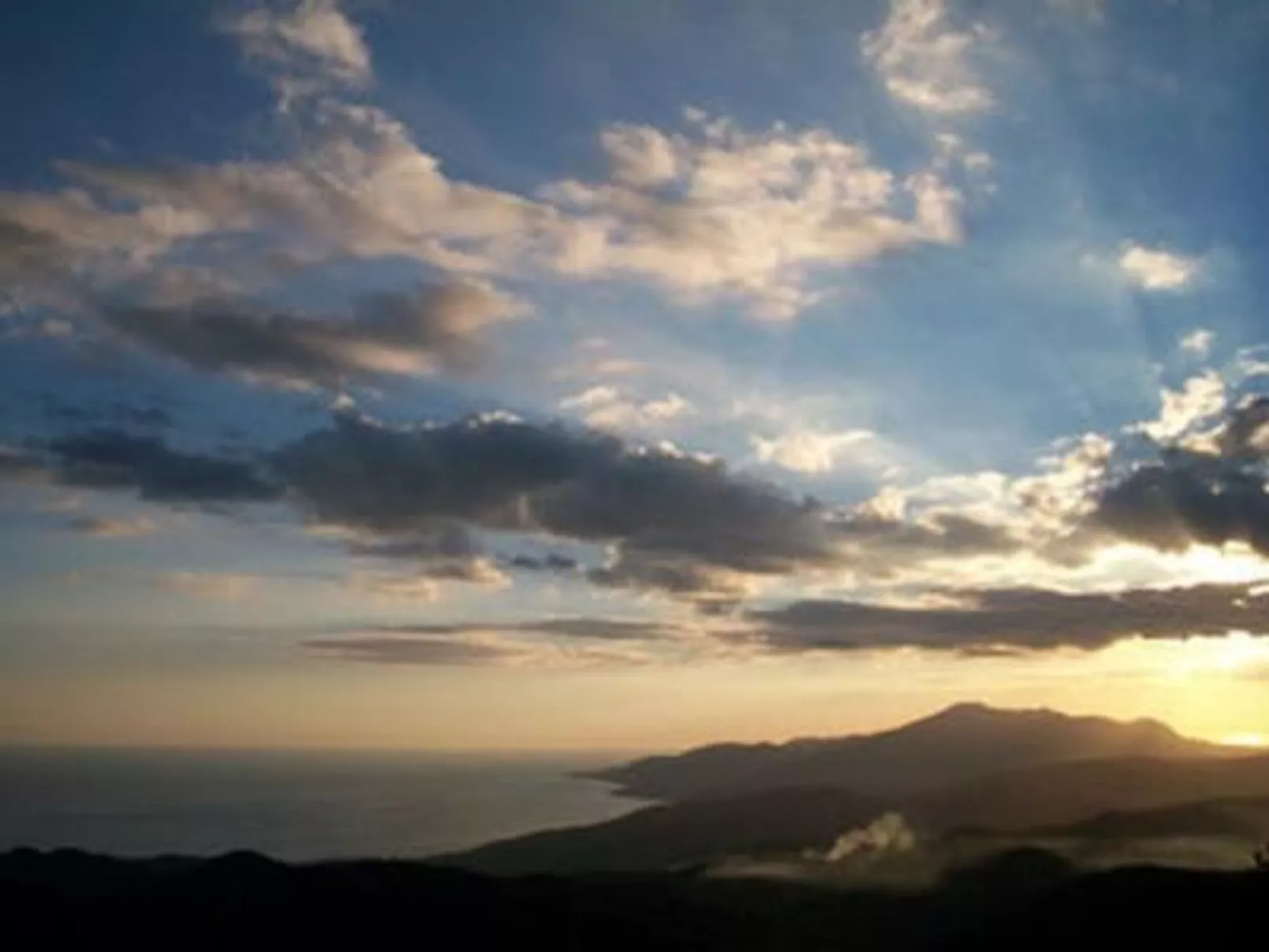 Natursteinhaus mit Panoramablick zum Meer-Buiten
