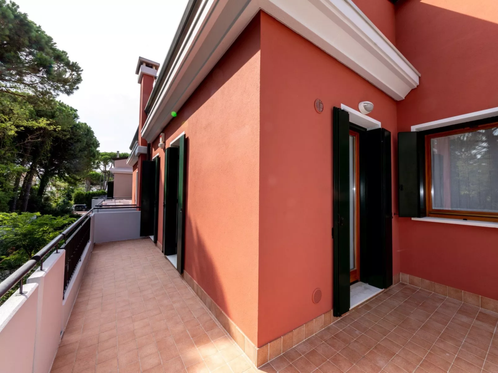 Für 4 Personen ca. 100 m&sup2; in Lido di Jesolo, Venetien (Provinz Venedig)-Buiten