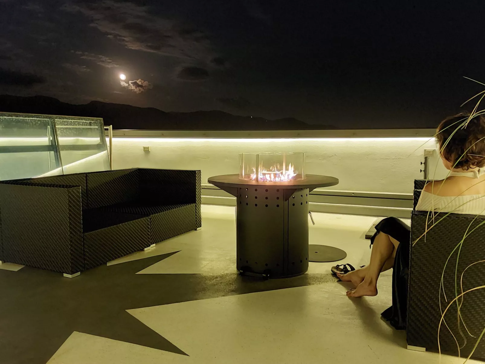 Wunderschönes Ferienhaus mit Pool und 360° Blick-Binnen