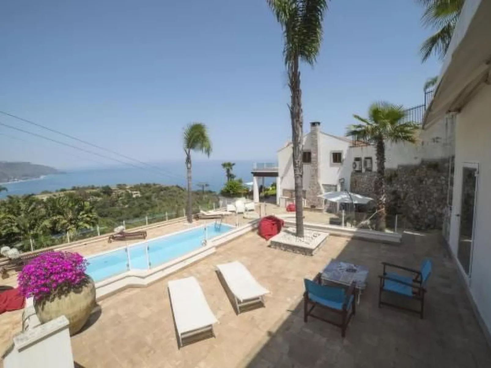 Wohnung mit Meerblick, Balkon und Pool-Image-tags.info