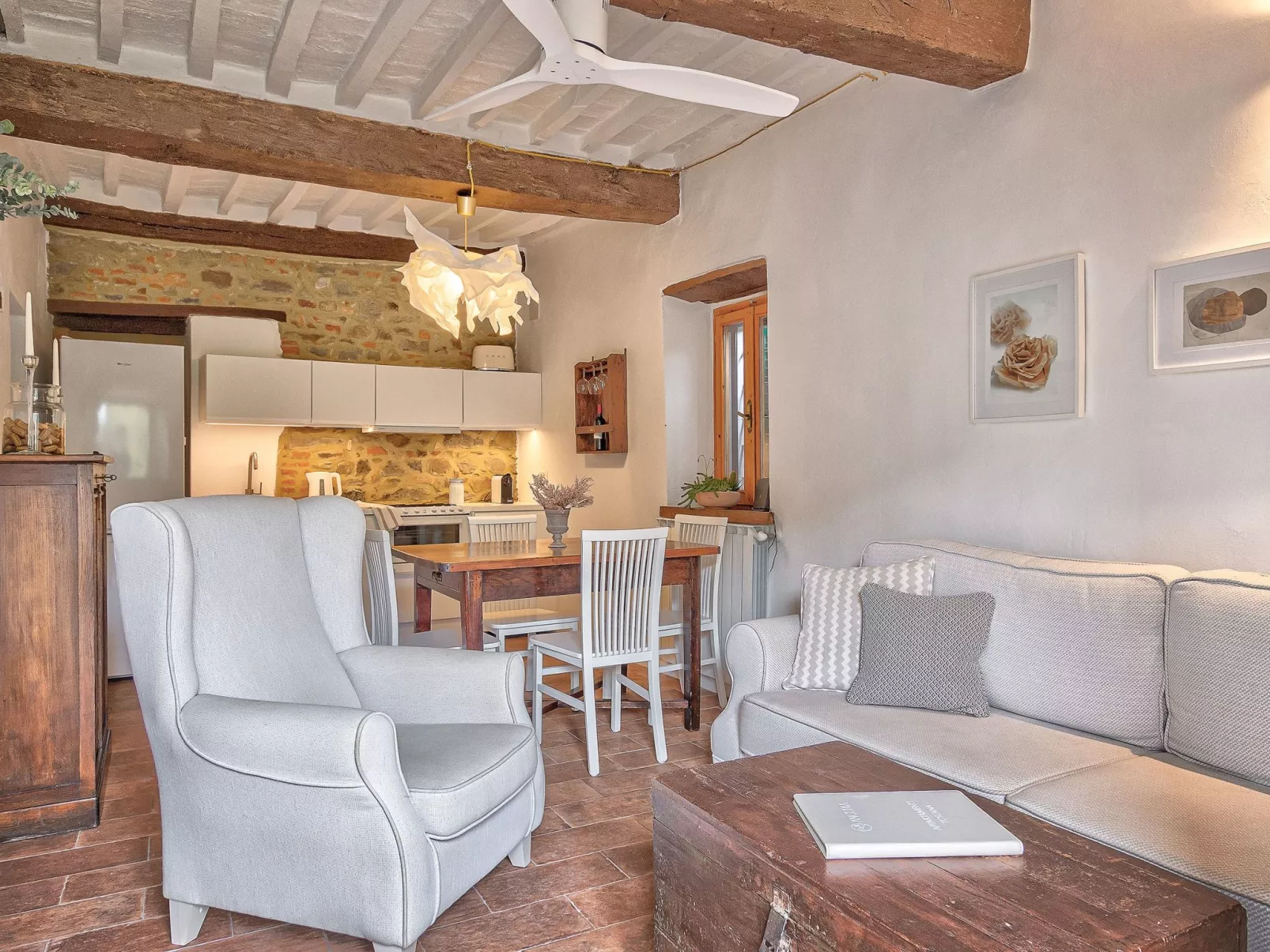 Charmante toskanische Wohnung mit Balkon und Blick.-Binnen