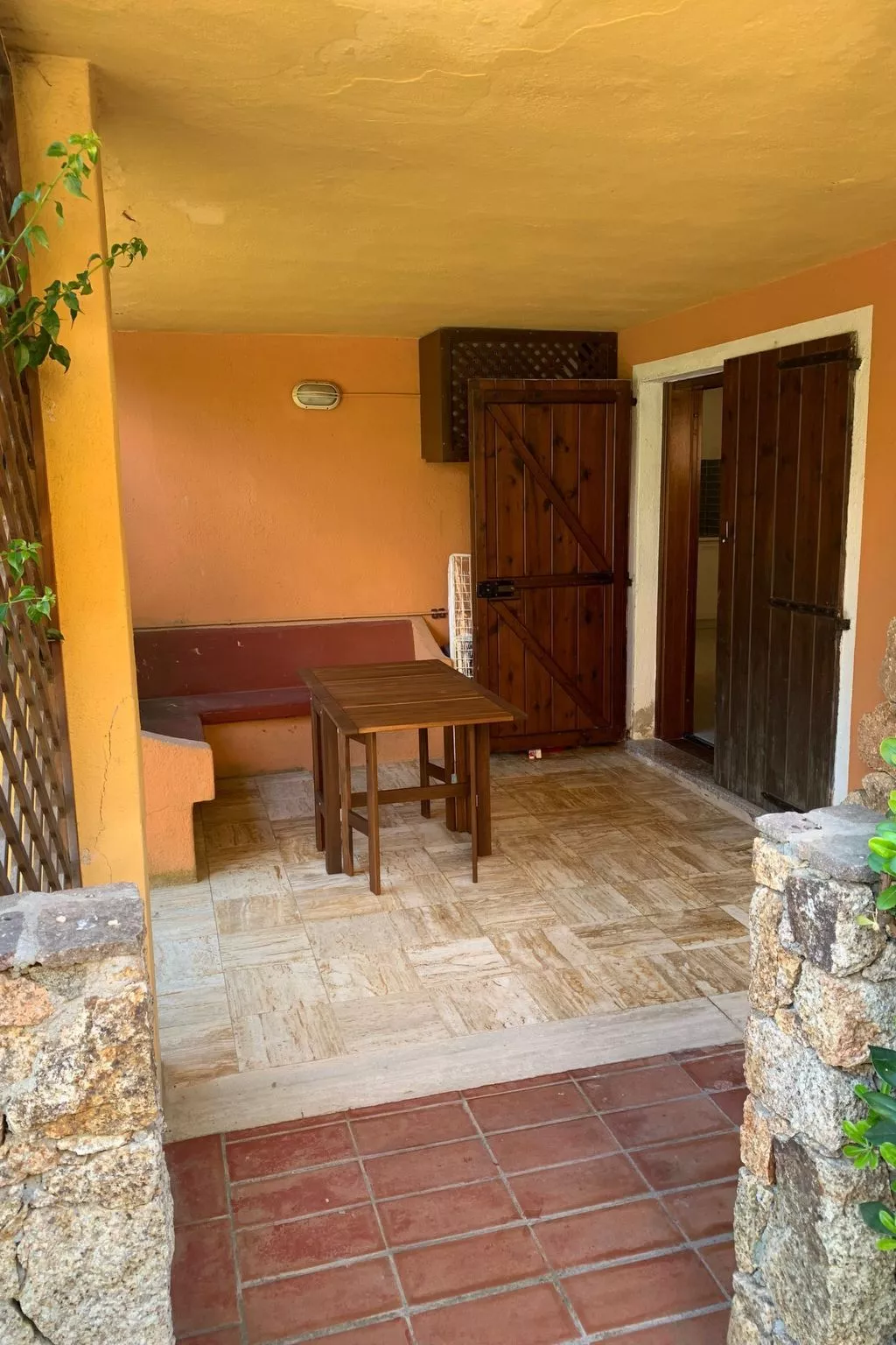 Große Drei-Zimmer-Wohnung am Golf von Marinella-Image-tags.info