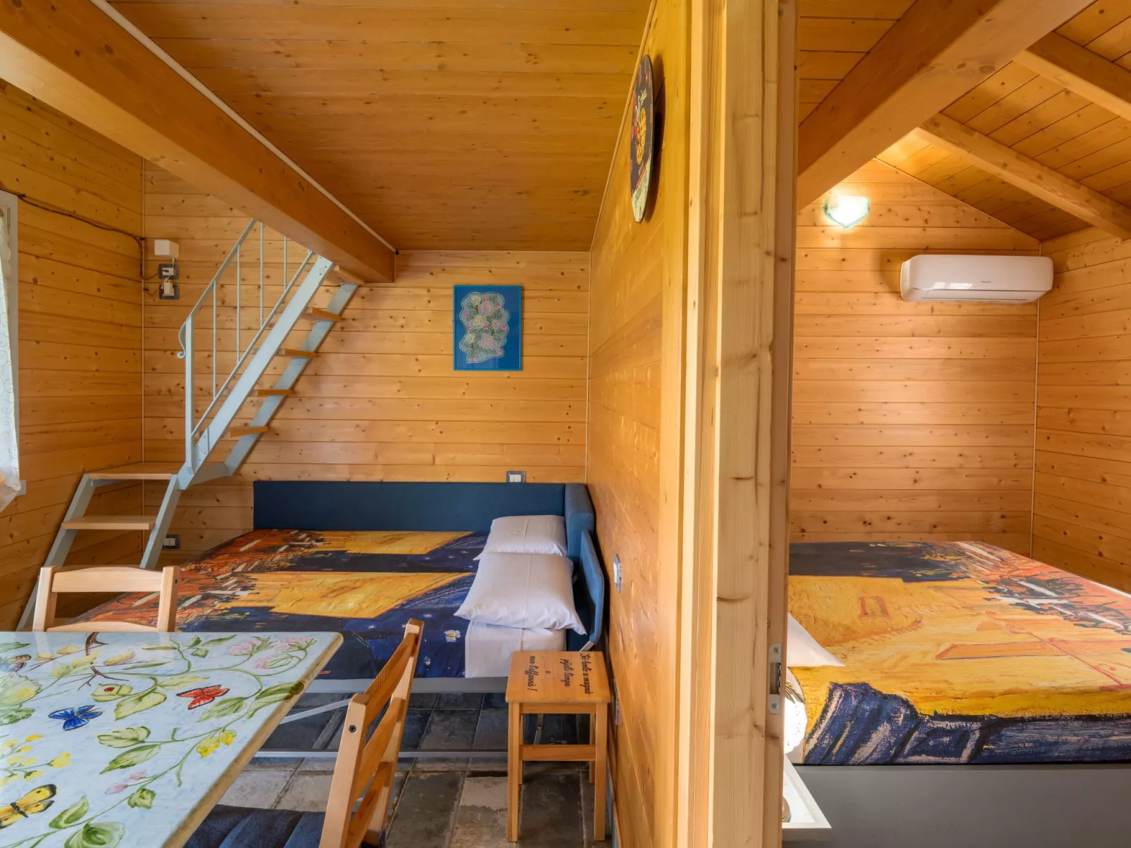 'Hortus la azurra'-Binnen