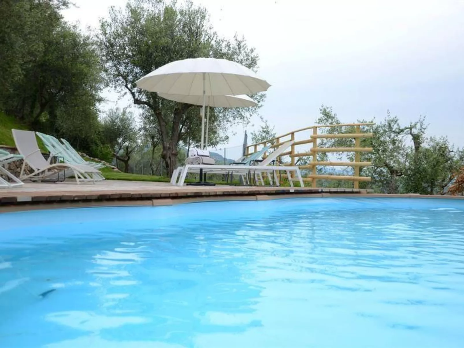 'Dependance Gina' mit Pool-Buiten