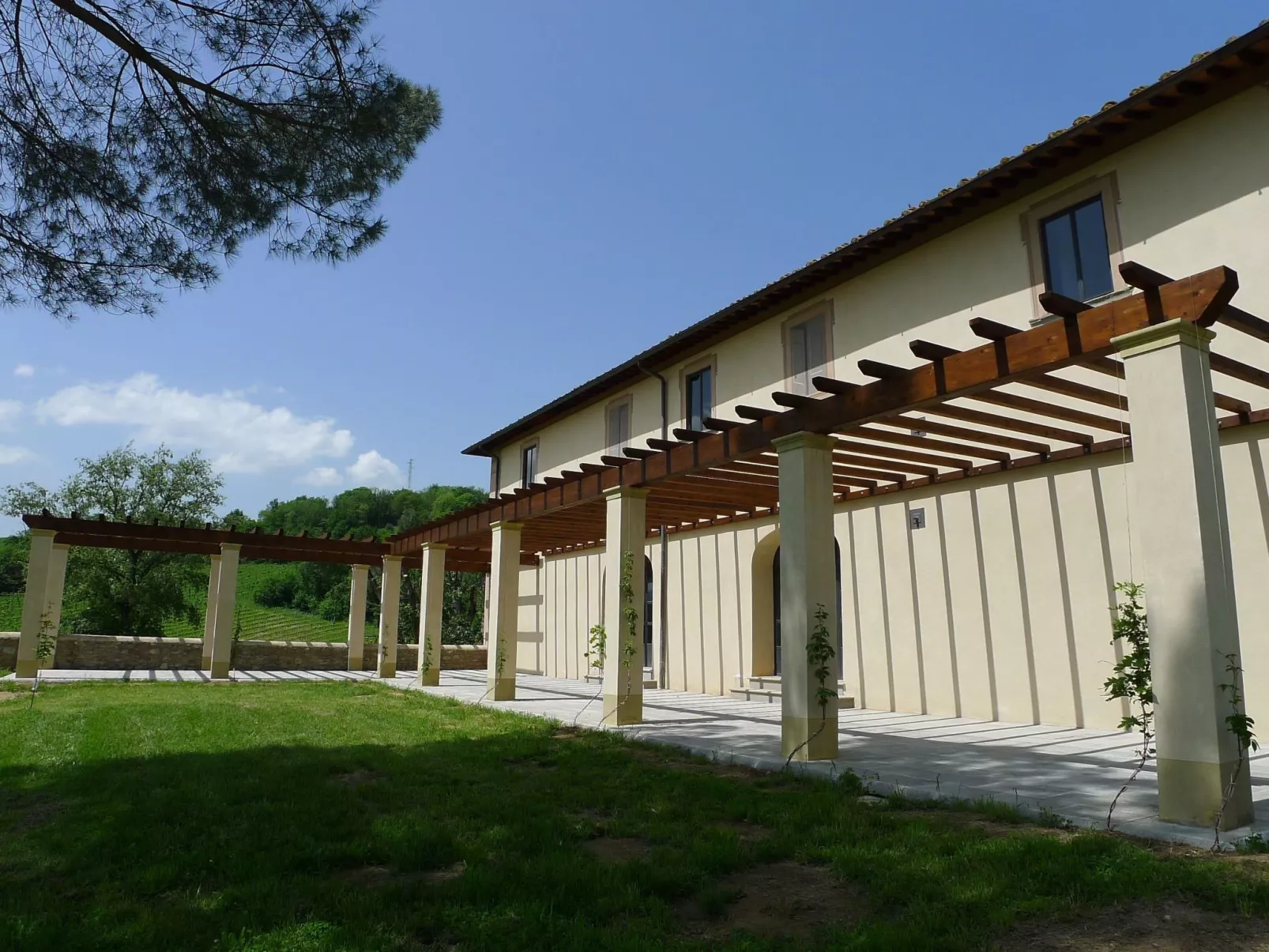 Schönes Apartment mit 2 Schlafzimmern und 2 Bädern-Buiten