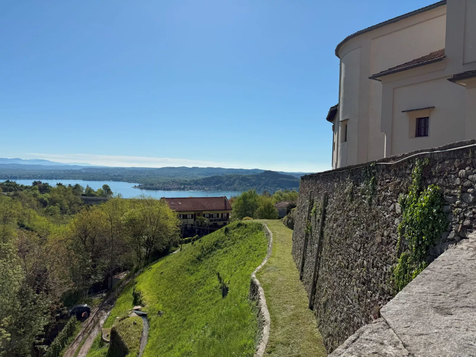 Neue moderne Seeüberdachung von Holiday World-Buiten
