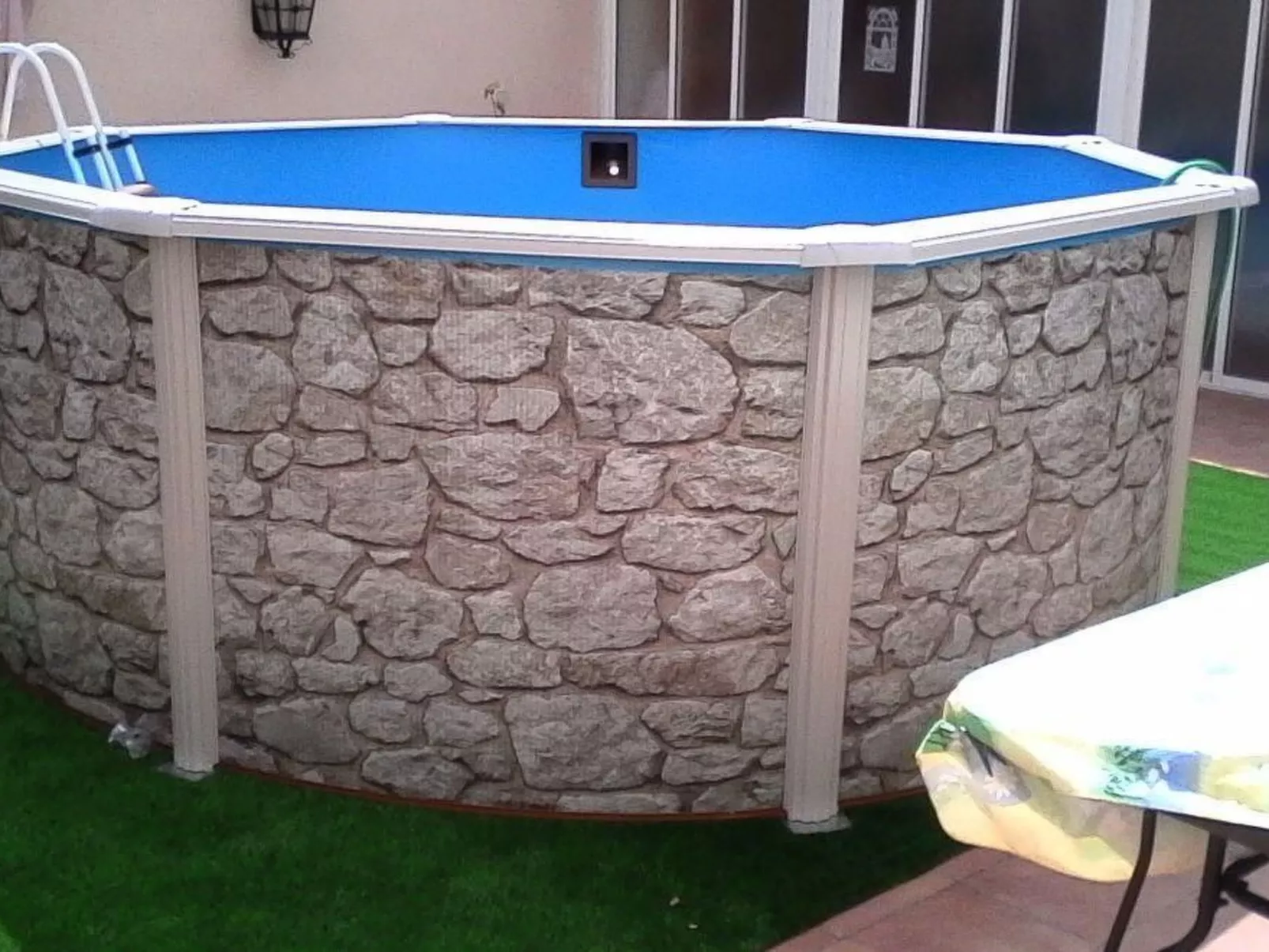 Wohnung mit Terrasse und privatem Pool-Buiten