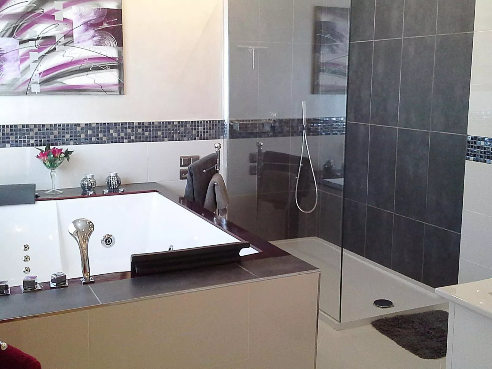 Sonniges Ferienhaus mit Grill, Garten und Pool-Image-tags.info