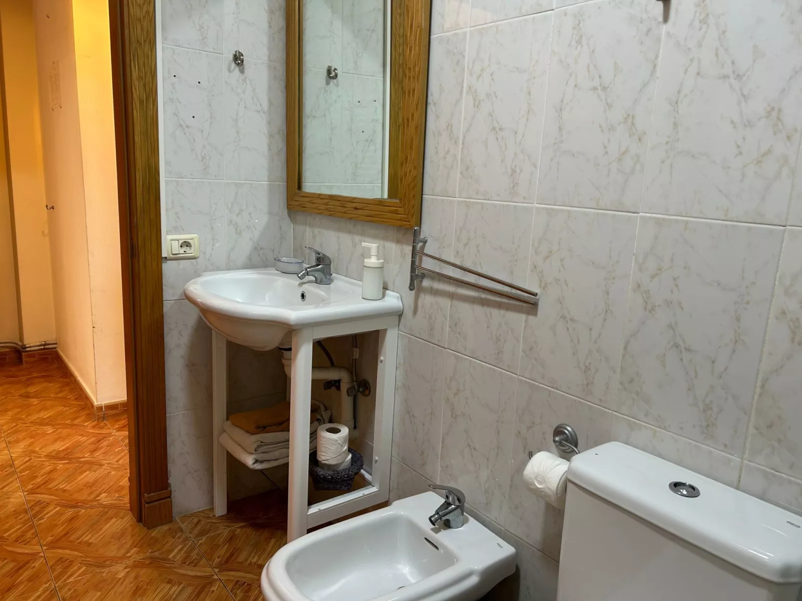 Apartment mit Balkon und Meerblick-Binnen