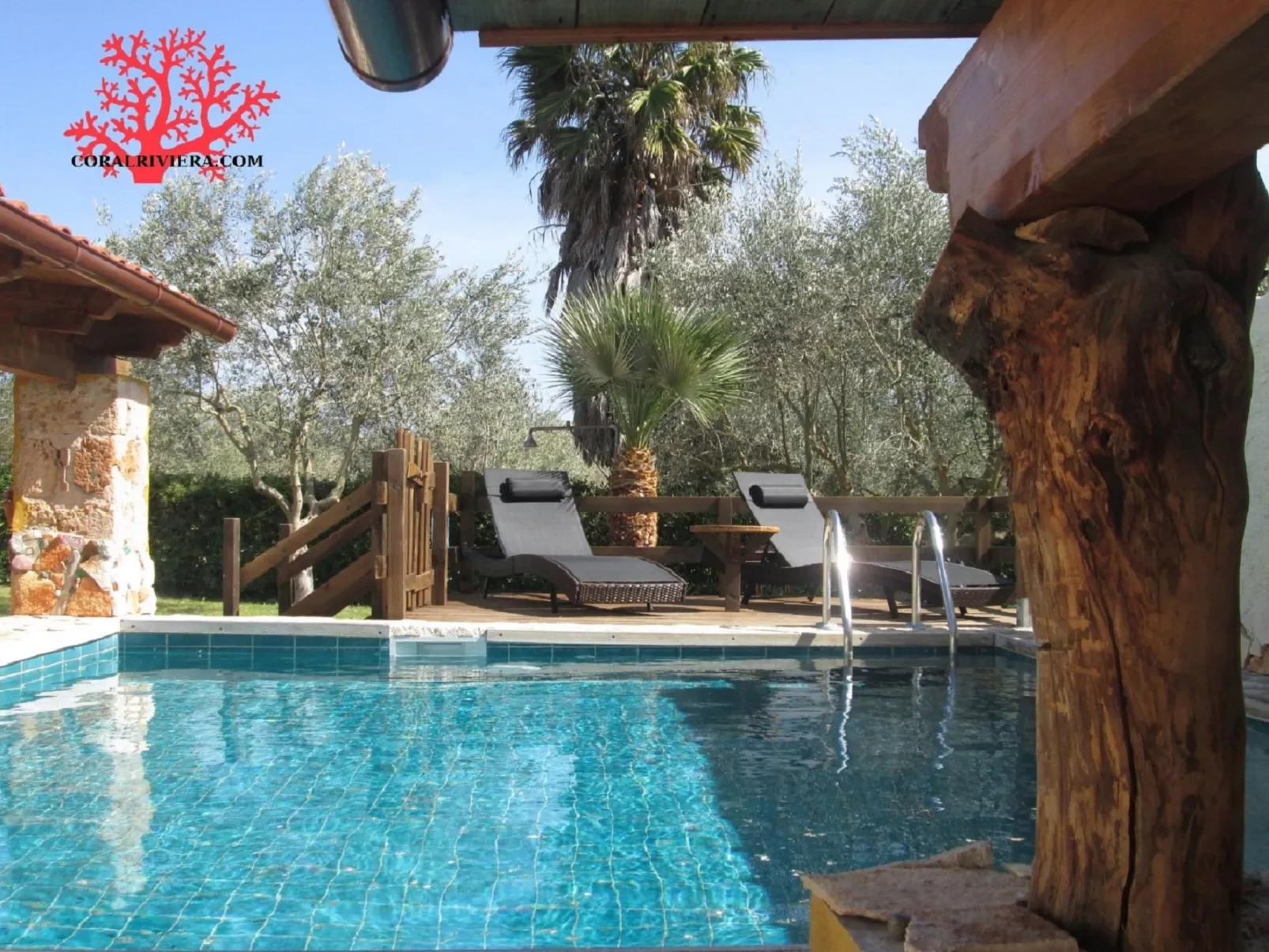 Rustikale Villa mit Steinpool-Image-tags.info