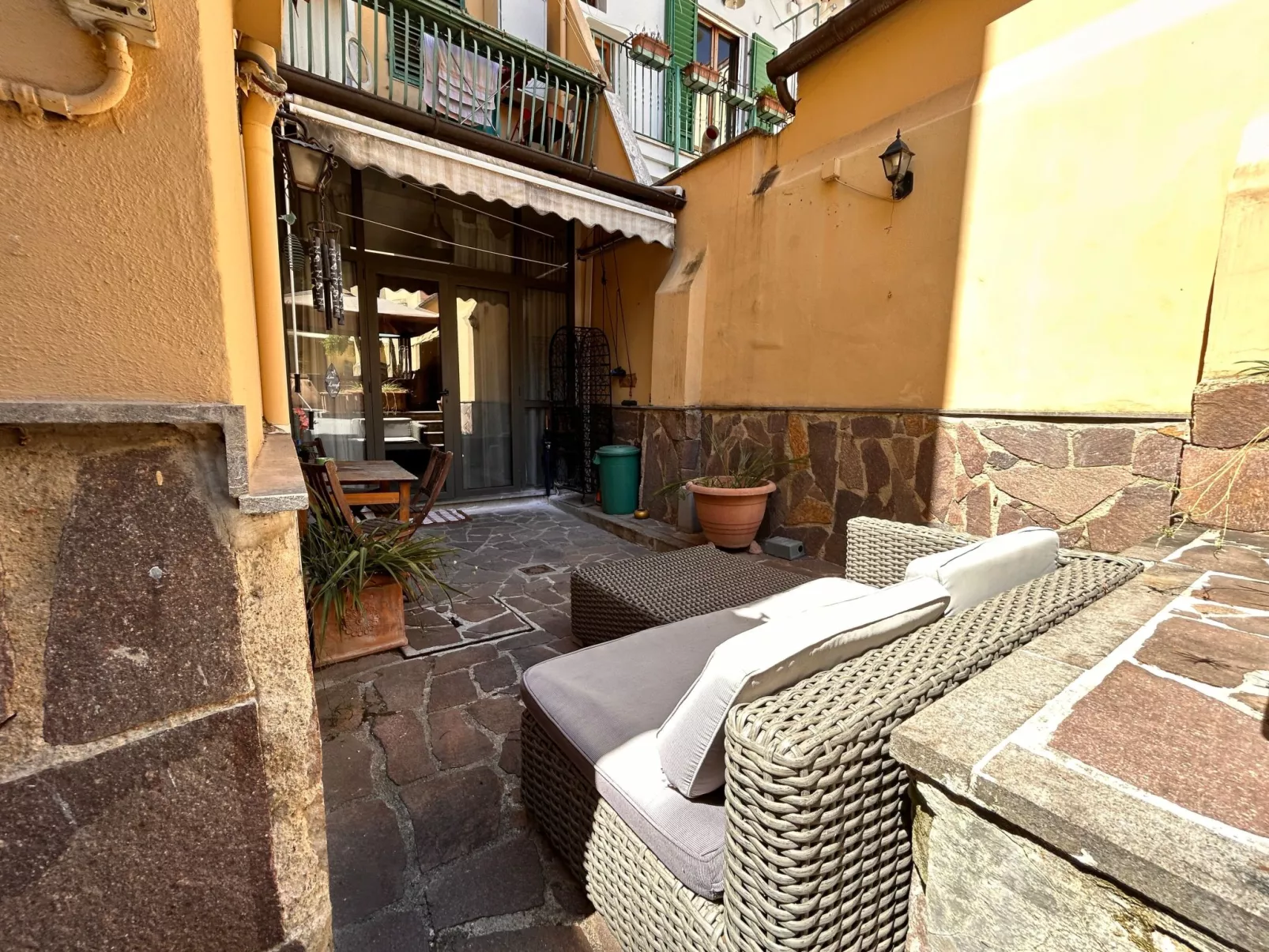 Zwei Schlafzimmer mit Garten und Whirlpool-Binnen