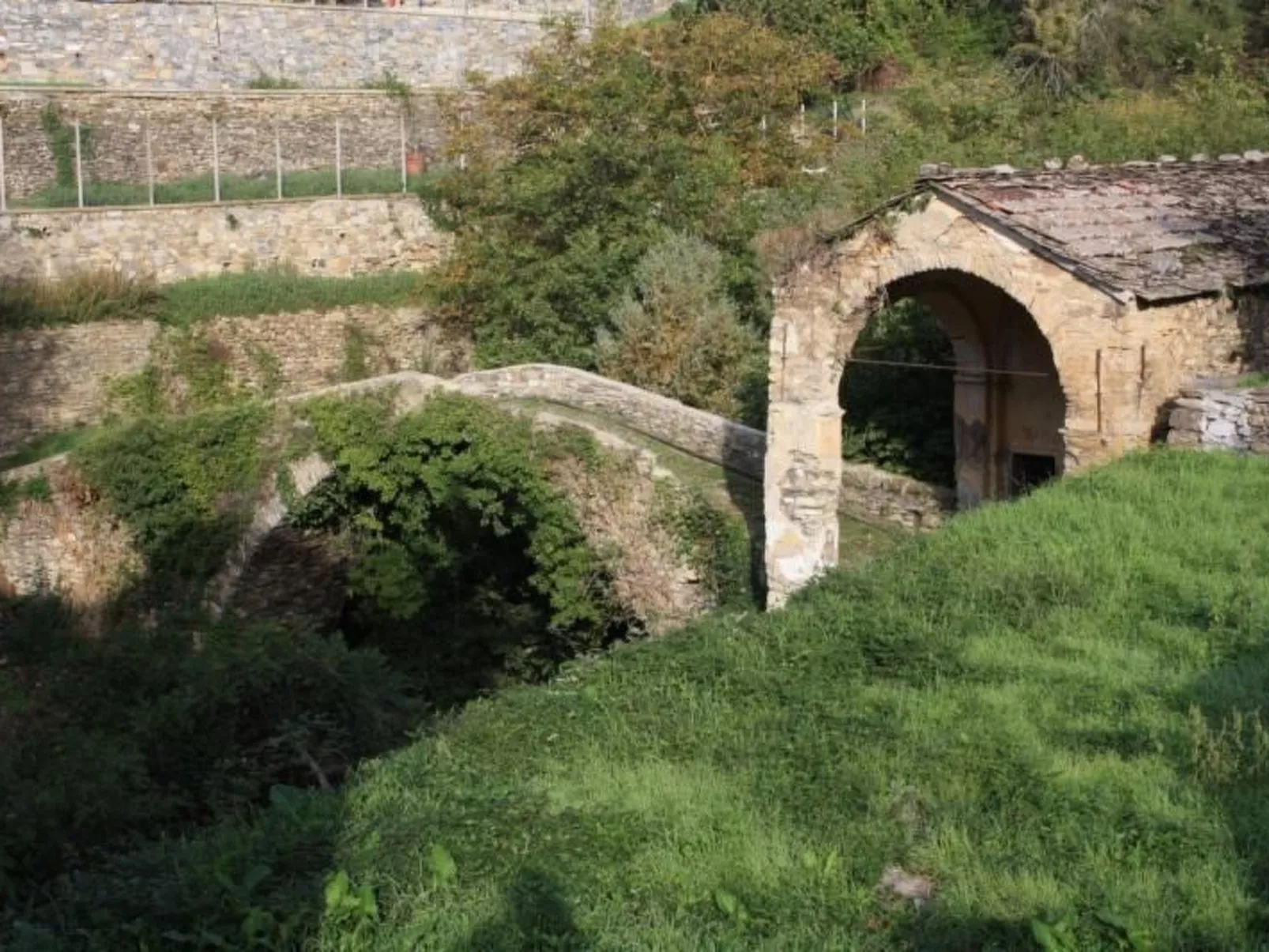 Villa in Borgomaro mit privatem Parkplatz-Buiten