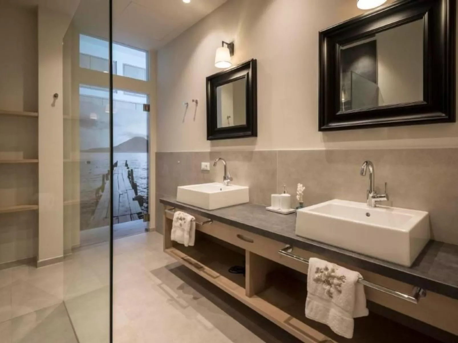 Luxusvilla am Gardasee mit privatem Badesteg-Image-tags.info