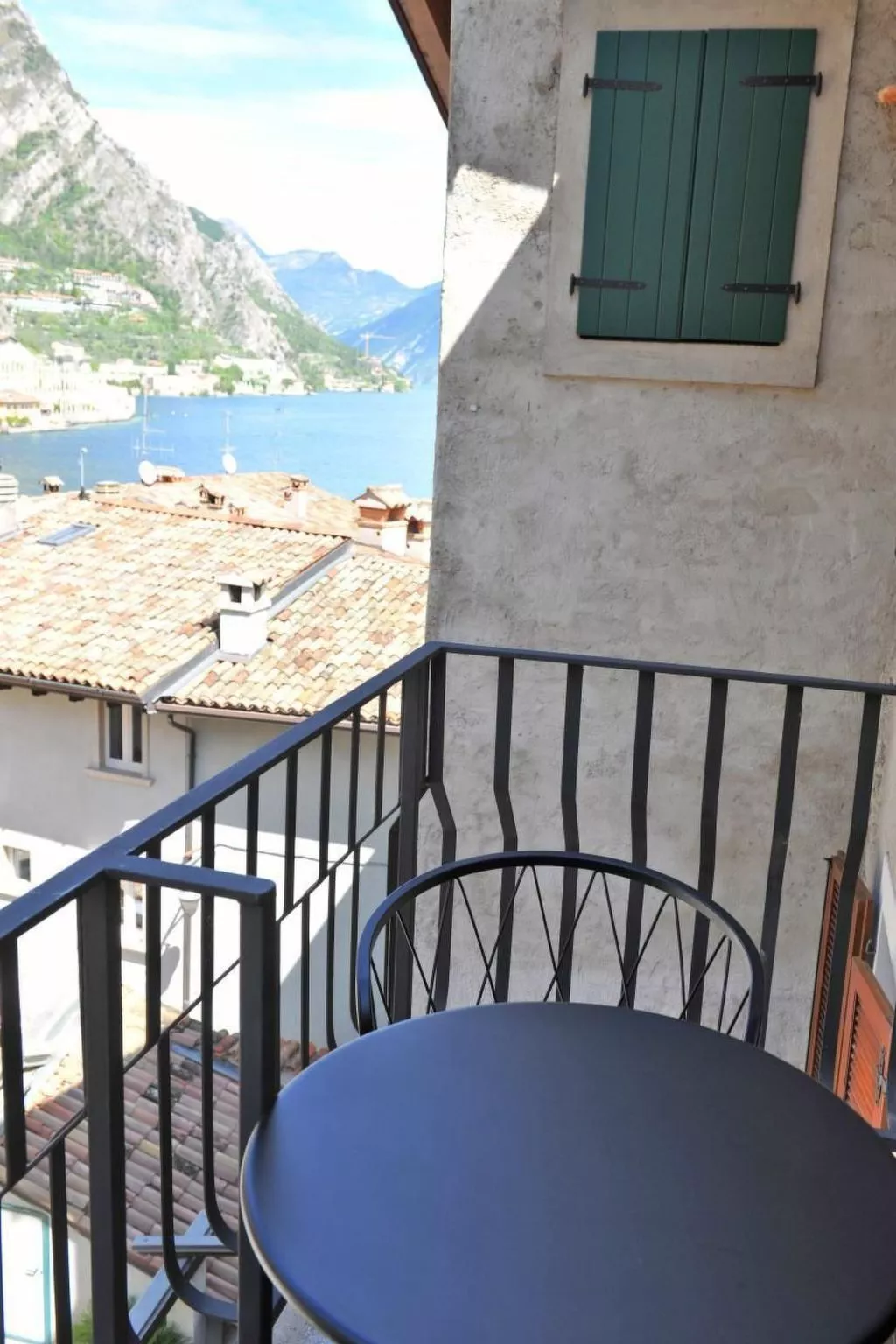 Große Wohnung in Limone Sul Garda mit Terrasse und Garten und Nah am Strand-Buiten