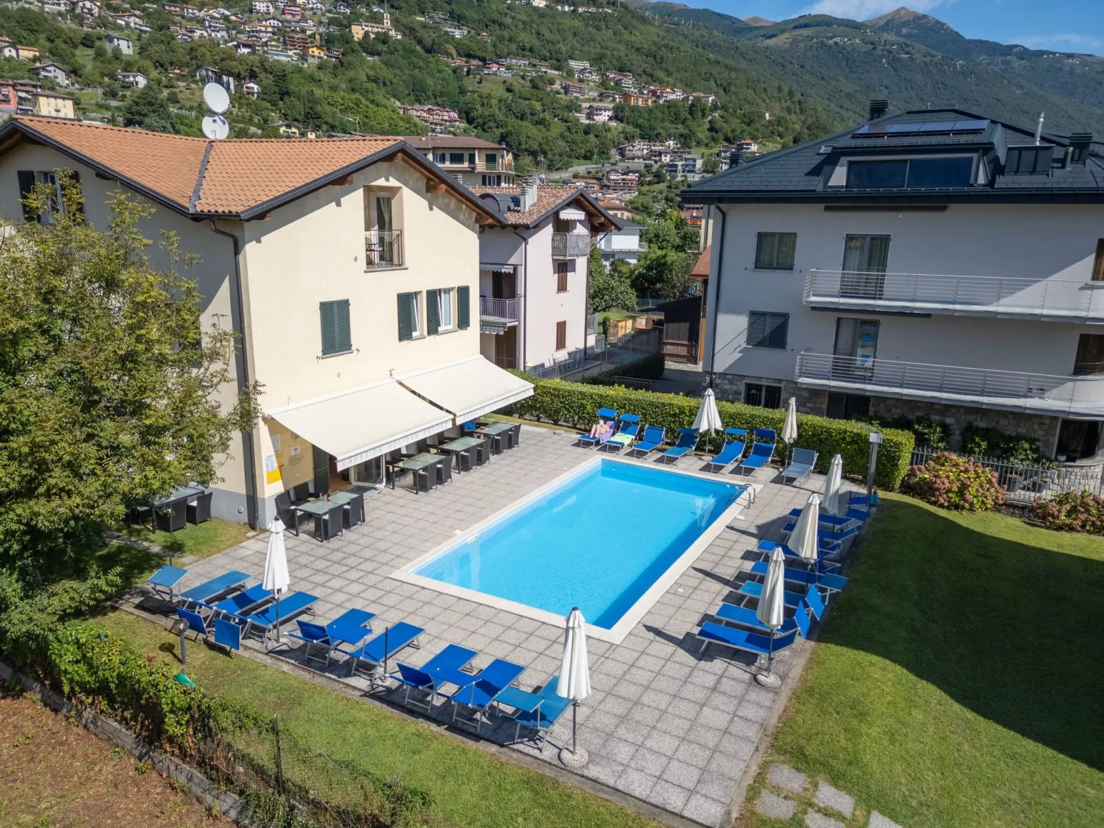 Angenehme Wohnung mit Garten und Pool-Buiten