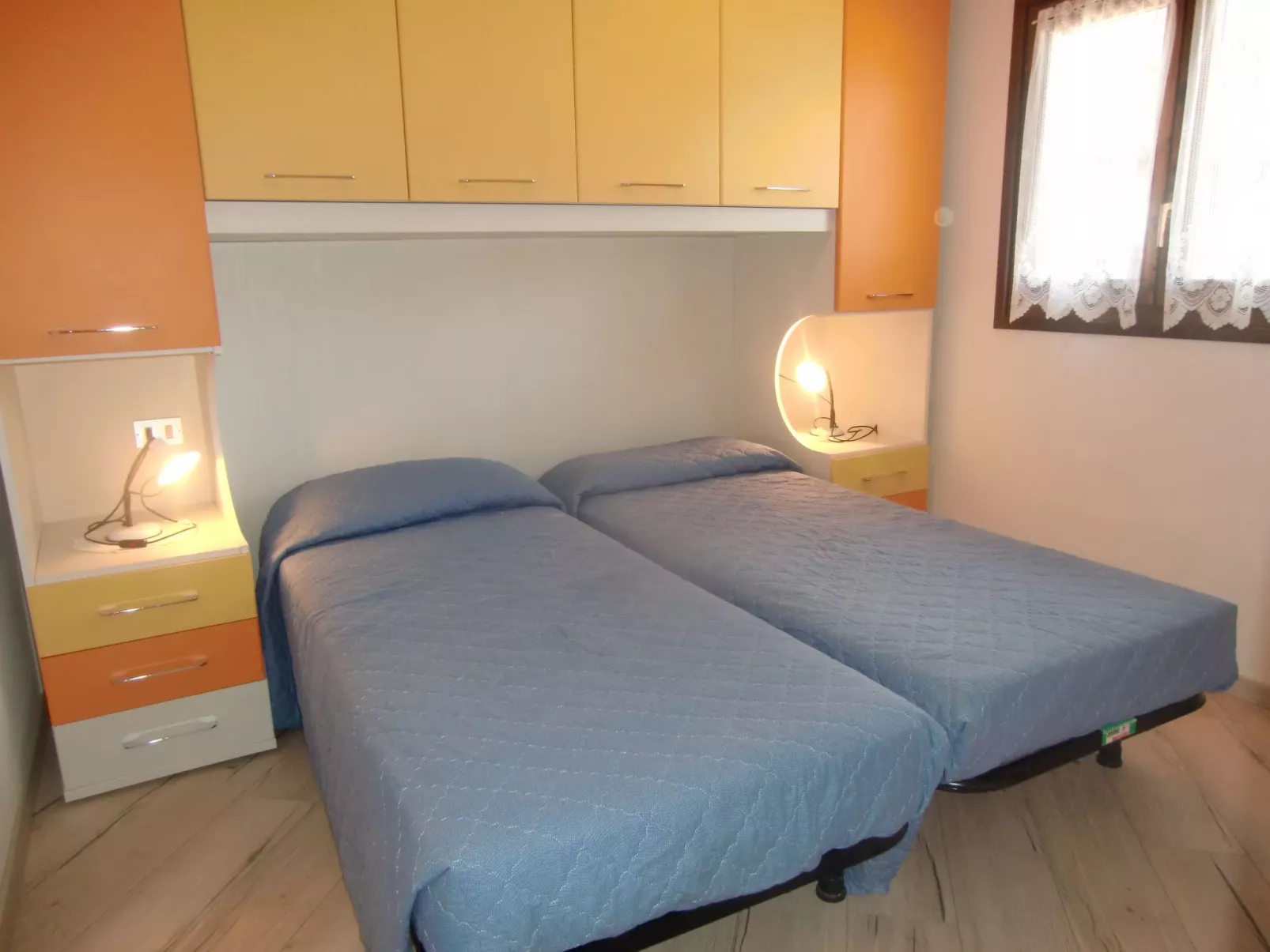 Freistehendes Haus mit Veranda mit Seeblick-Binnen